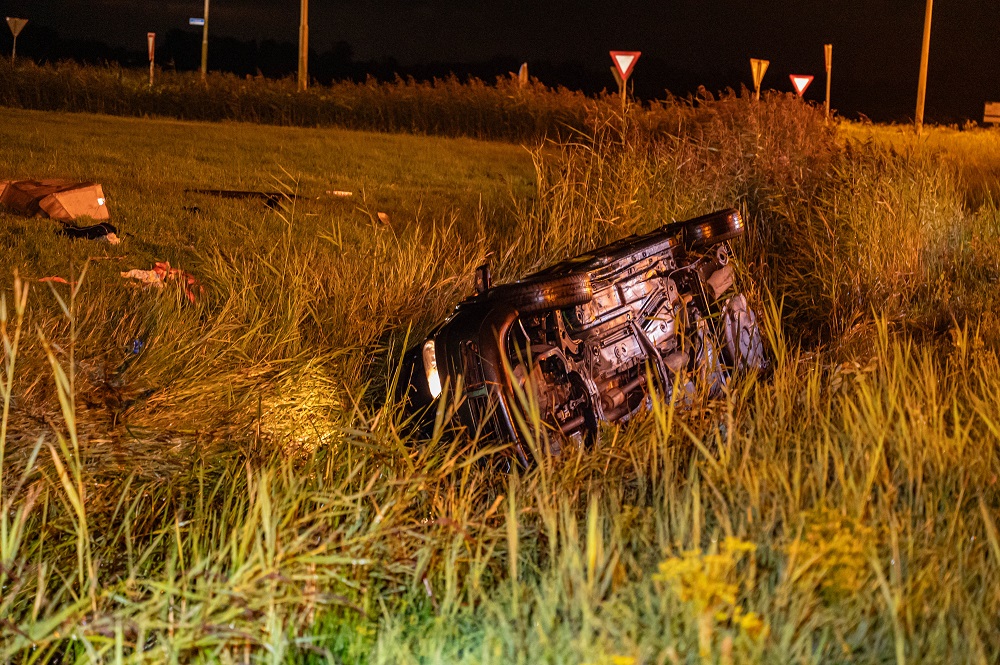 Automobilist belandt in sloot en wordt aangehouden