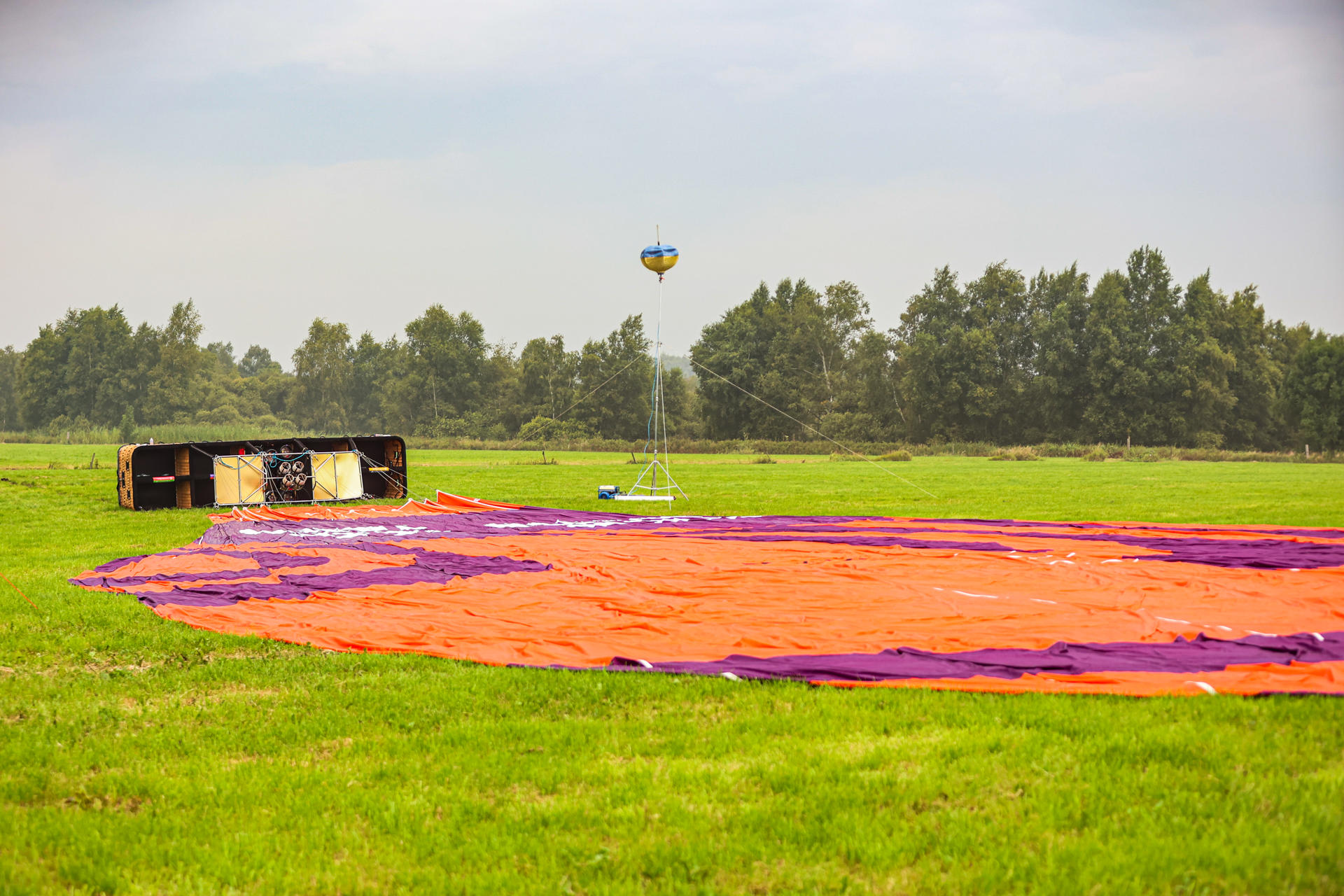 “Dit is voor ons een enorme klap” – Vrouw (66) overleden bij luchtballonongeluk