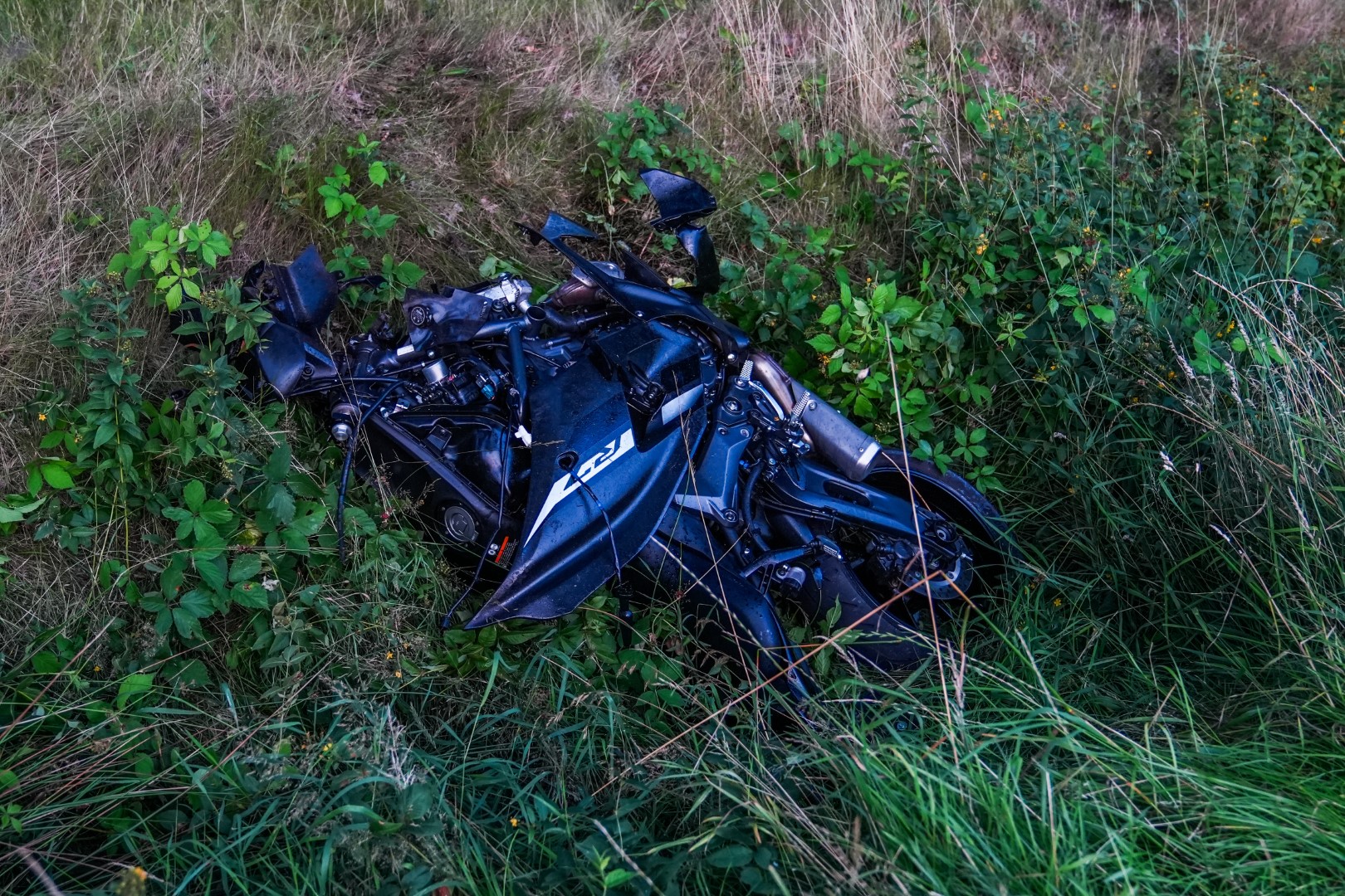 Motorrijder (21) overleden na inhaalactie