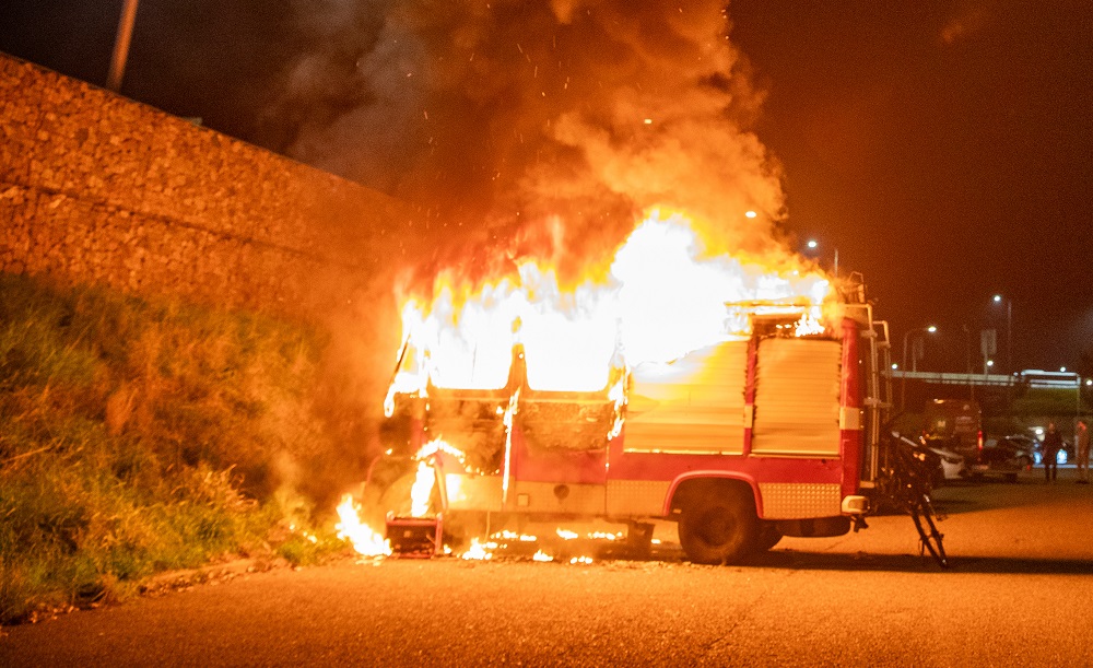 Camper in lichterlaaie, man ernstig gewond