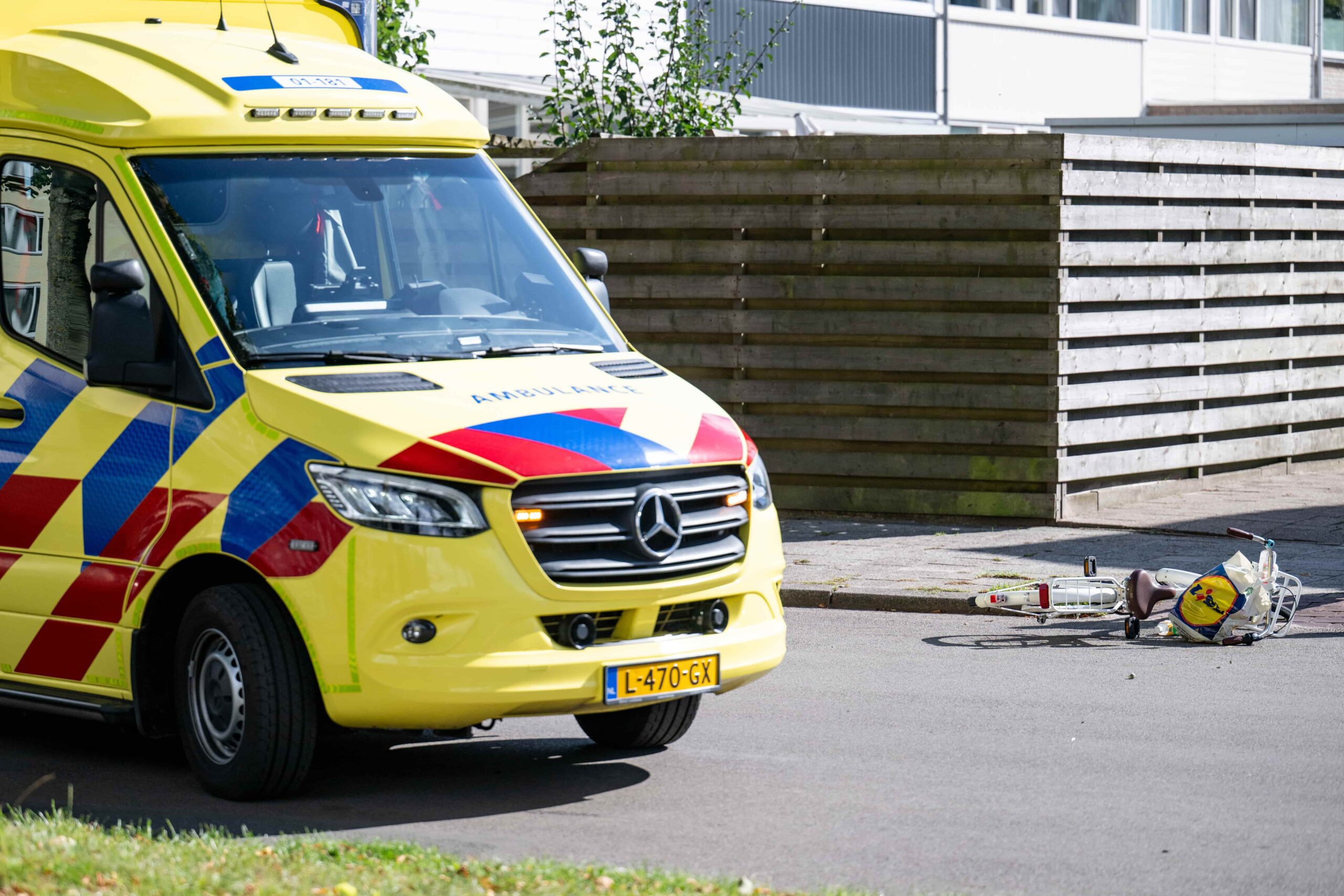 Kind op fiets gewond na aanrijding met auto