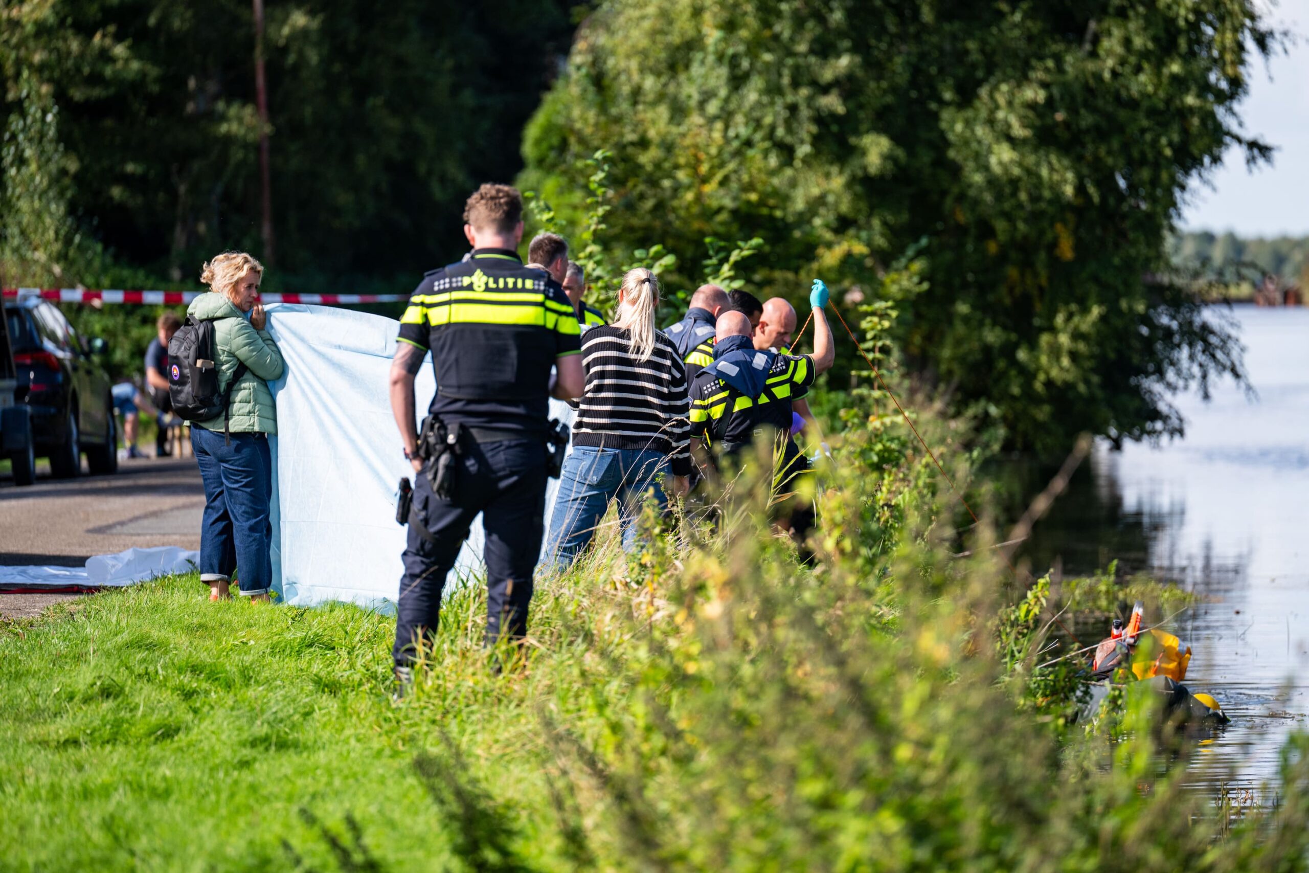 Omstanders zien lichaam drijven in water