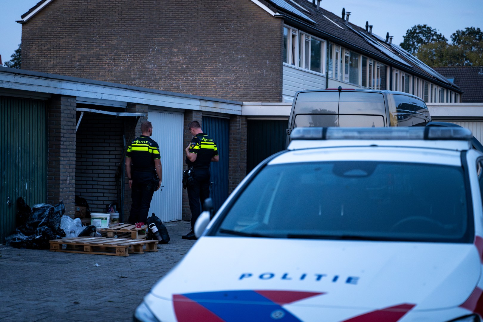 Grote hoeveelheid vapes en illegaal vuurwerk aangetroffen in garagebox