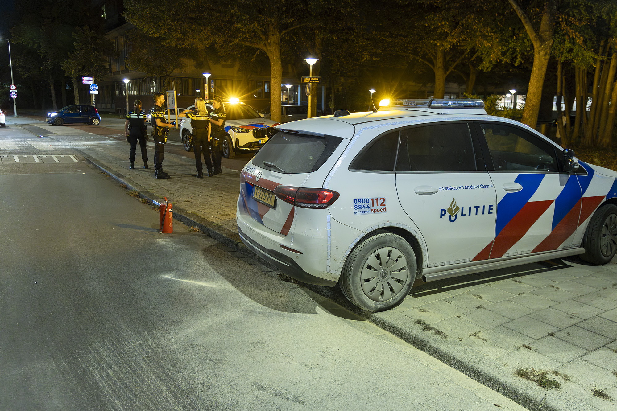 Politiewagen beschadigd na brandbom Wiltzanghlaan Amsterdam - 112 Nederland