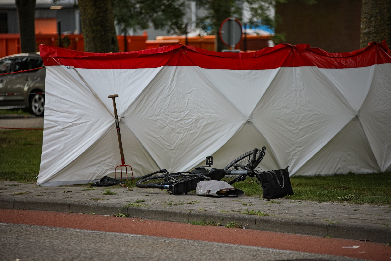 Fietsster (28) overleden na botsing met busje