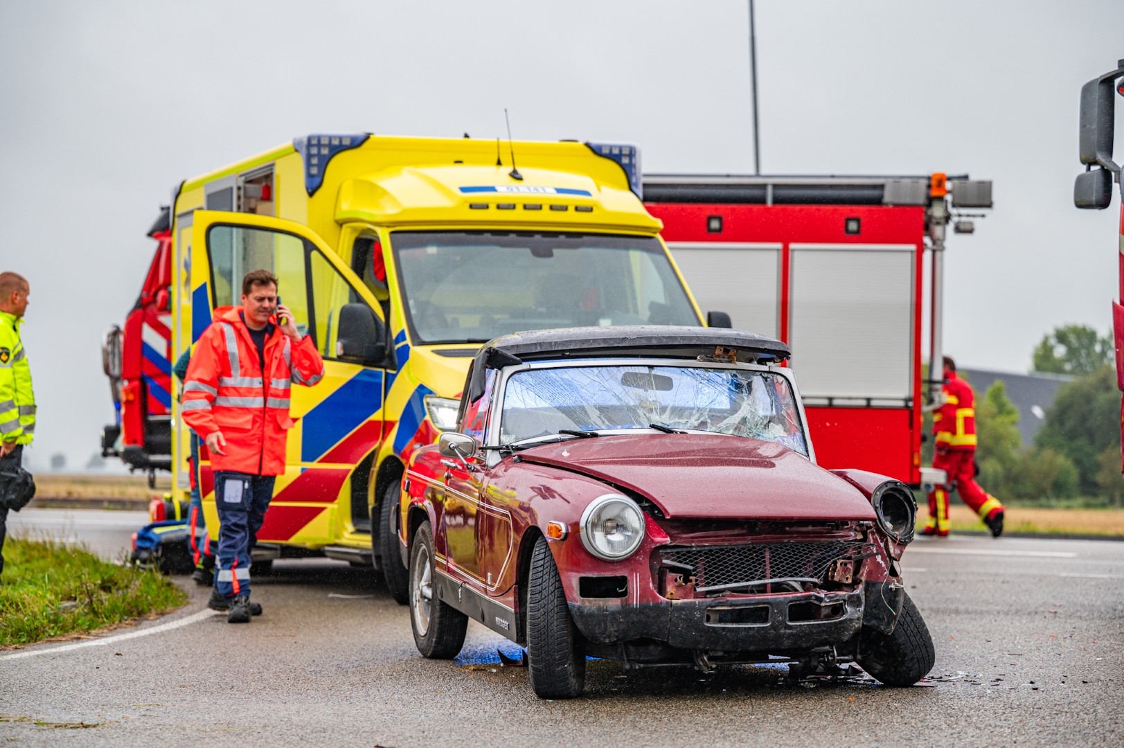 Automobilist zwaargewond bij ongeval met vrachtwagen
