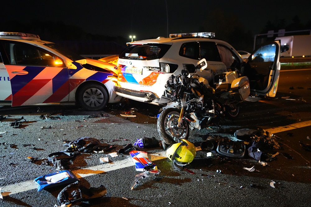 Snelweg afgesloten voor onderzoek naar ongeval met zwaargewonde motoragenten