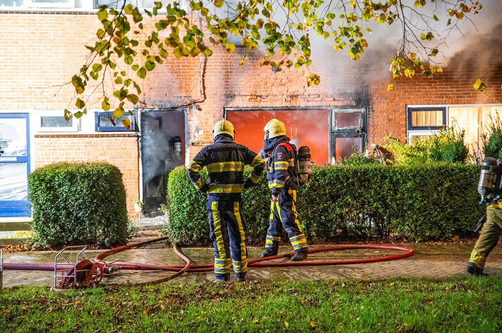Grote uitslaande brand verwoest rijtjeswoning