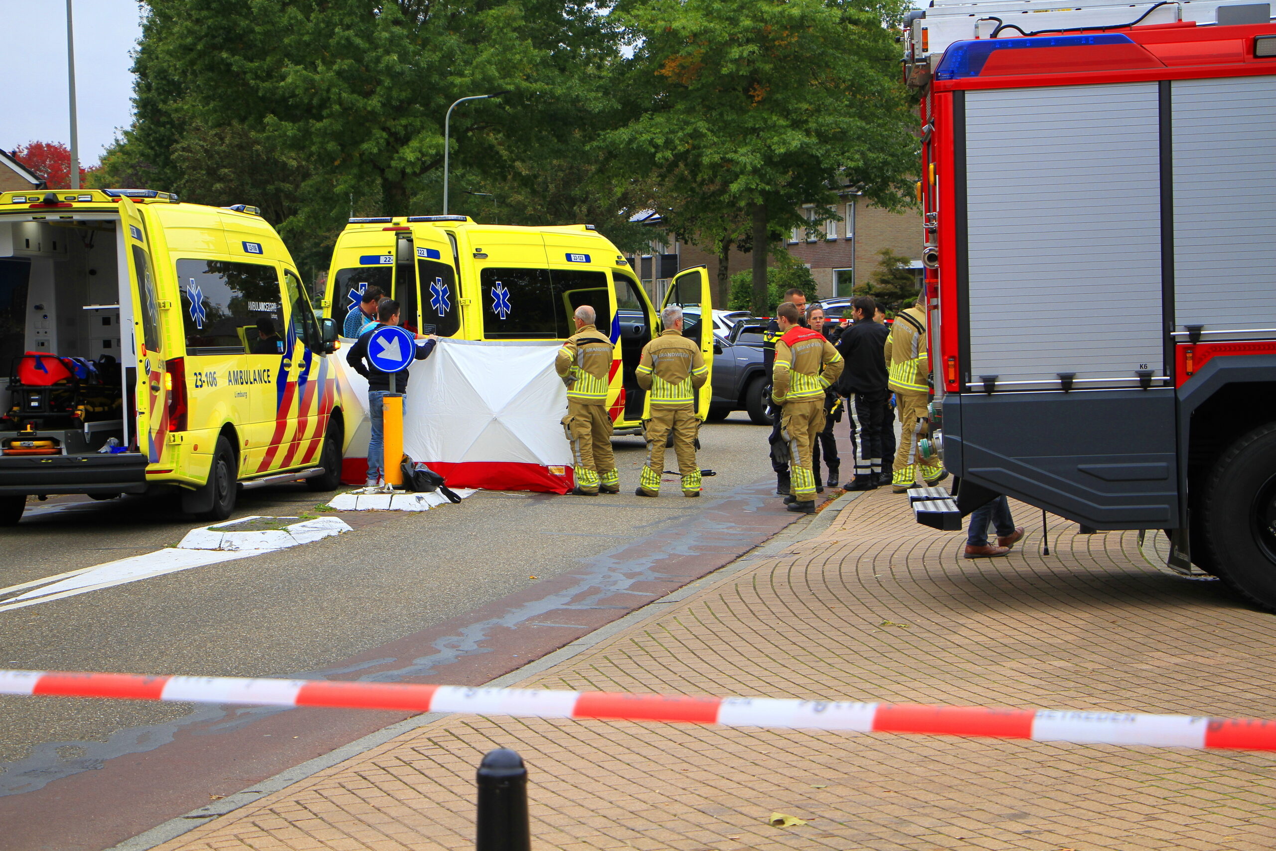 Fietsster zwaargewond na aanrijding met busje, bestuurder rijdt door