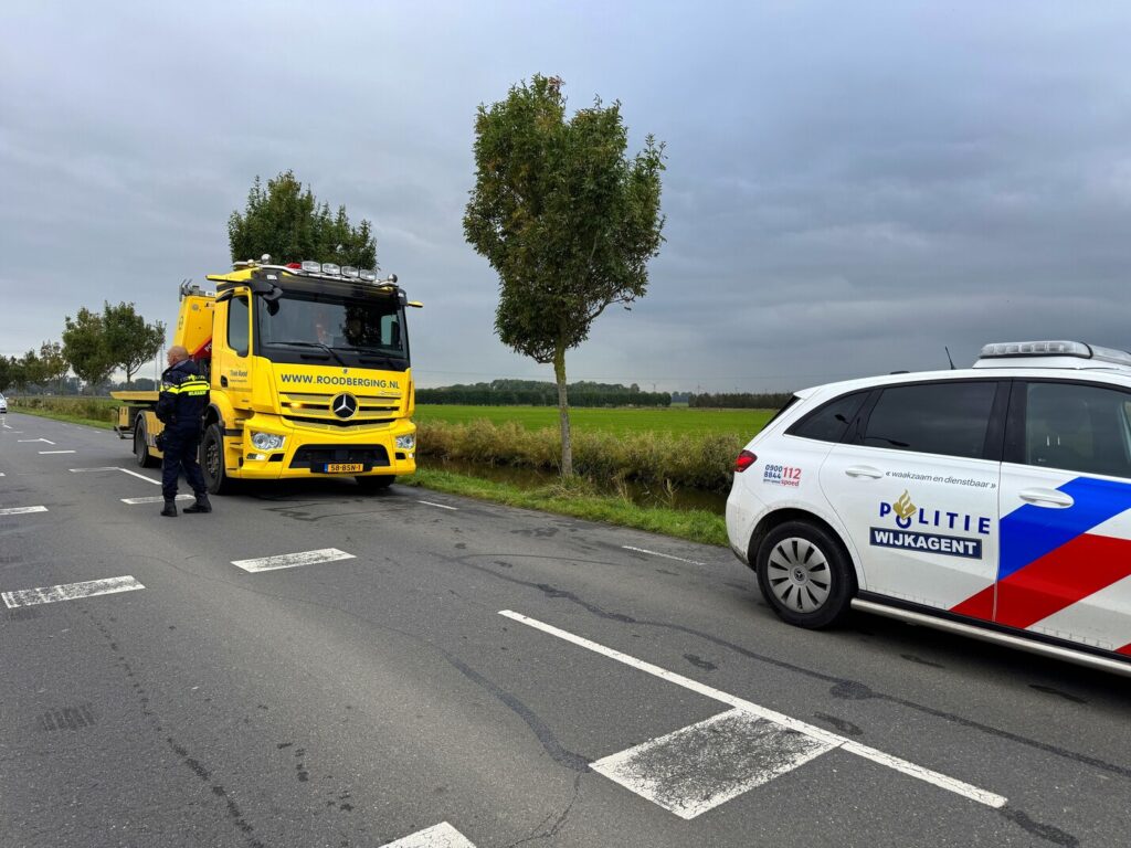 Auto te water na crash Zijdwerk in Wervershoof - 112 Nederland