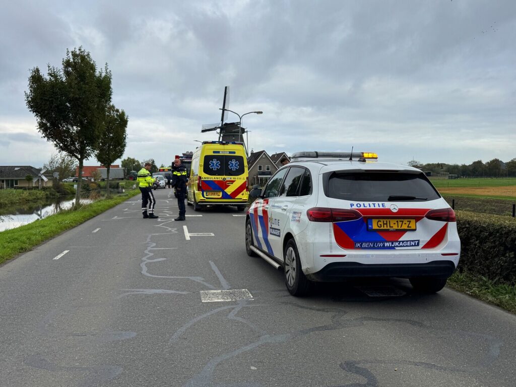 Auto te water na crash Zijdwerk in Wervershoof - 112 Nederland