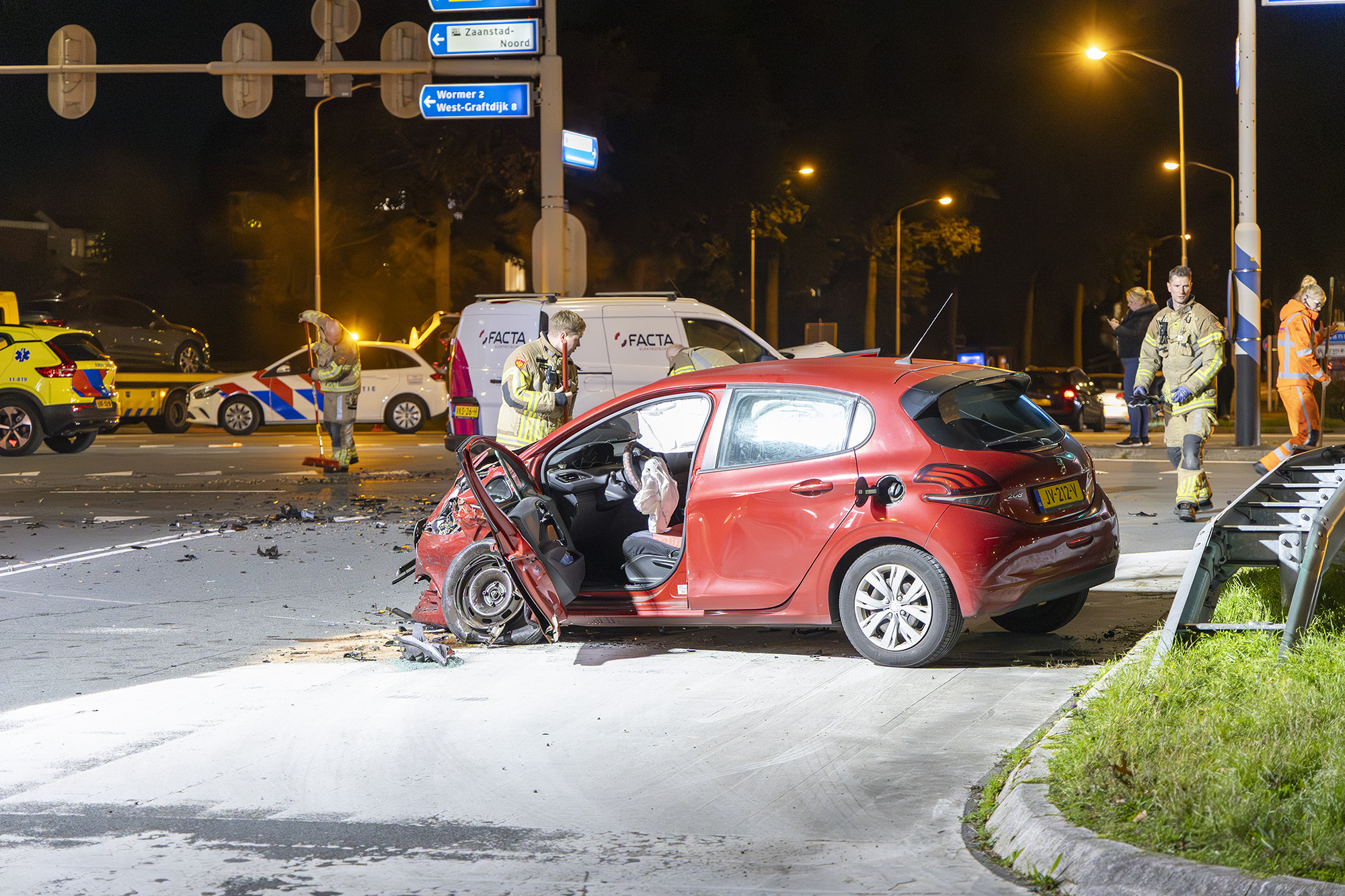 Zwaargewonde bij flinke botsing N246 Wormerveer - 112 Nederland