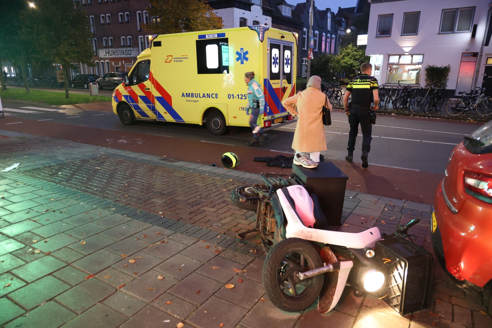Bestuurder van bezorgscooter raakt gewond bij ongeluk