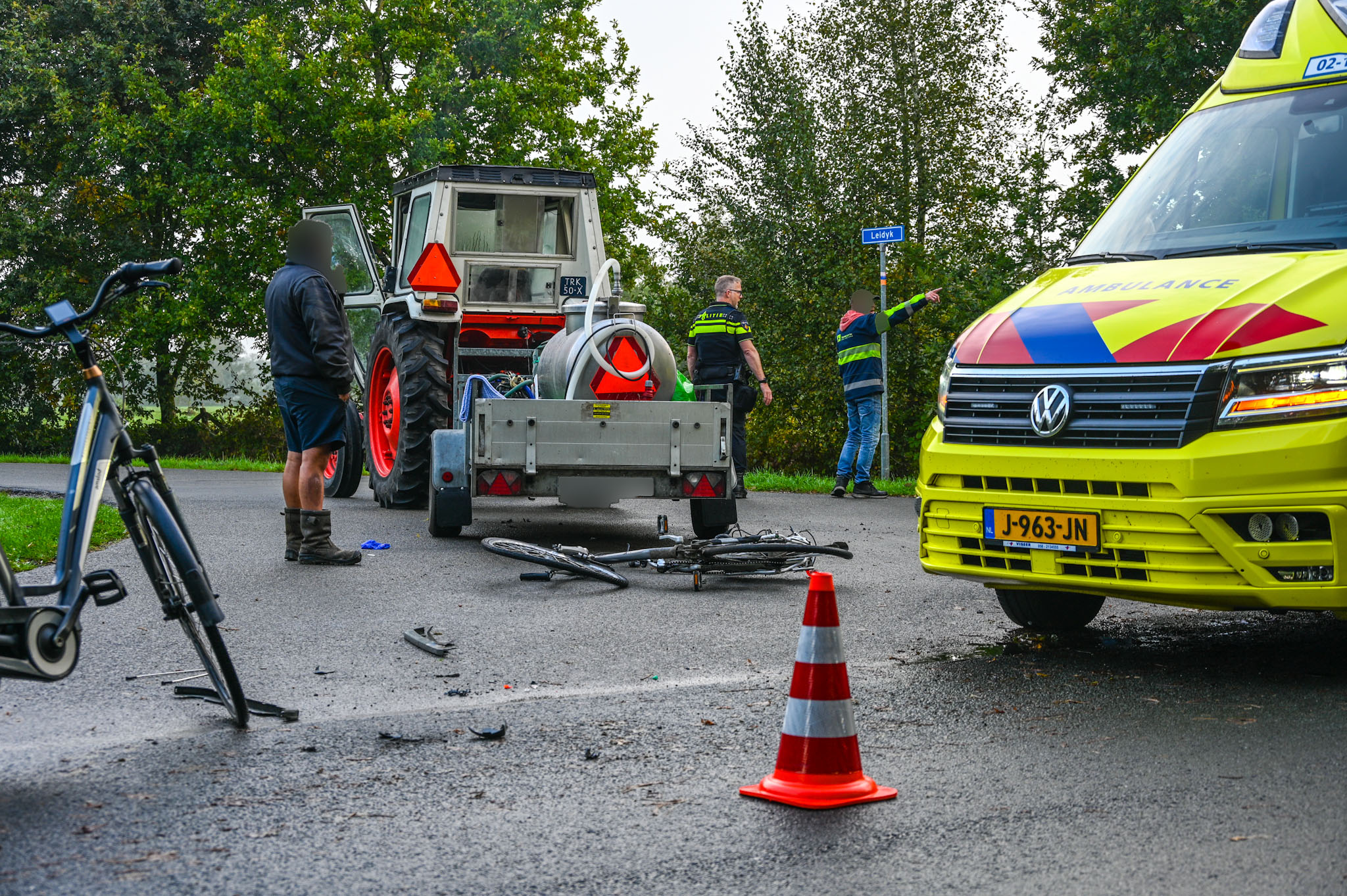 Meisje zwaargewond na aanrijding met tractor
