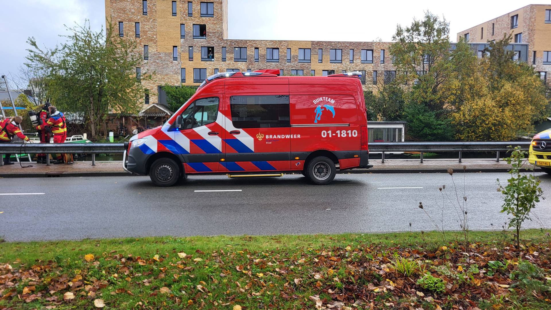 Hulpdiensten zoeken naar vermiste peuter bij kanaal