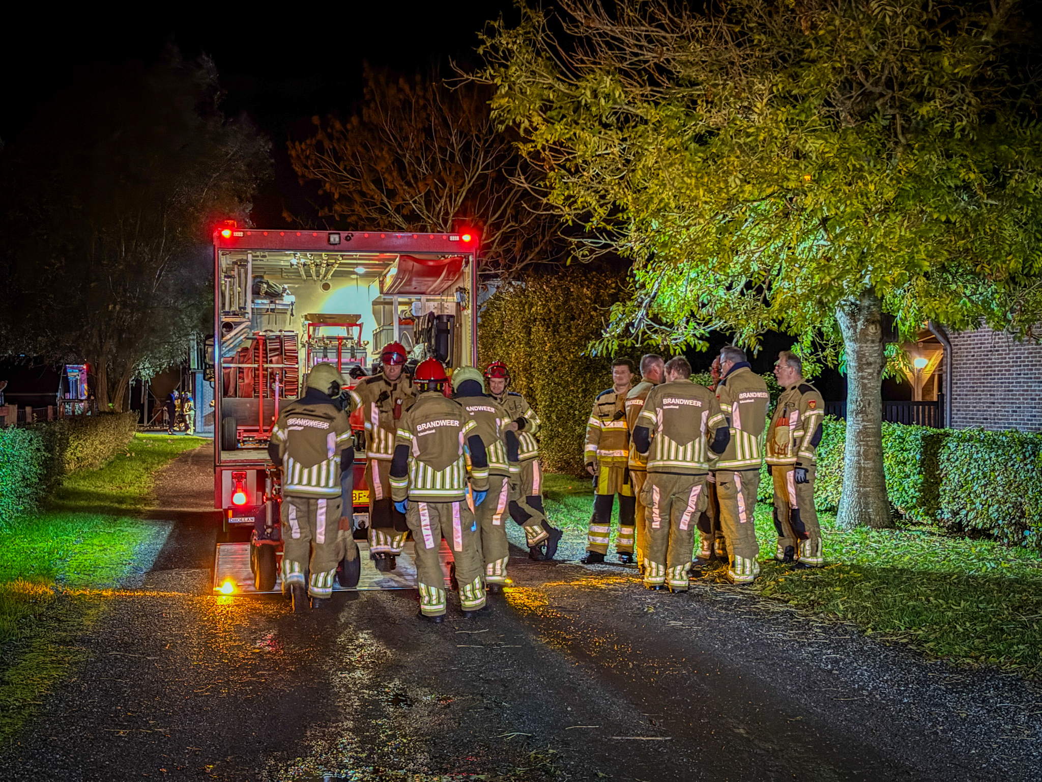 Brandweerman gewond bij reddingsactie van kalveren in stal