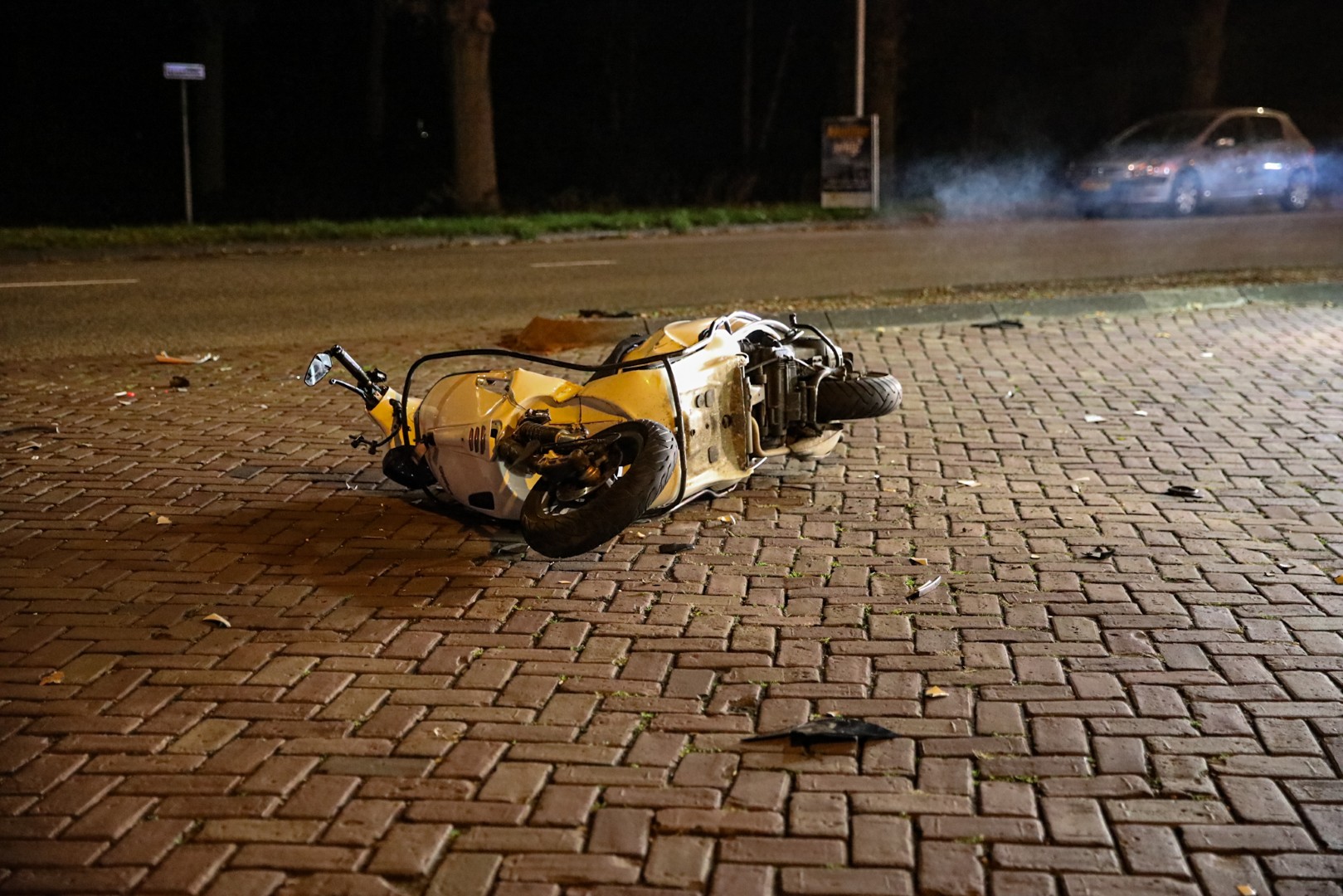 Scooterrijder raakt gewond bij aanrijding met auto