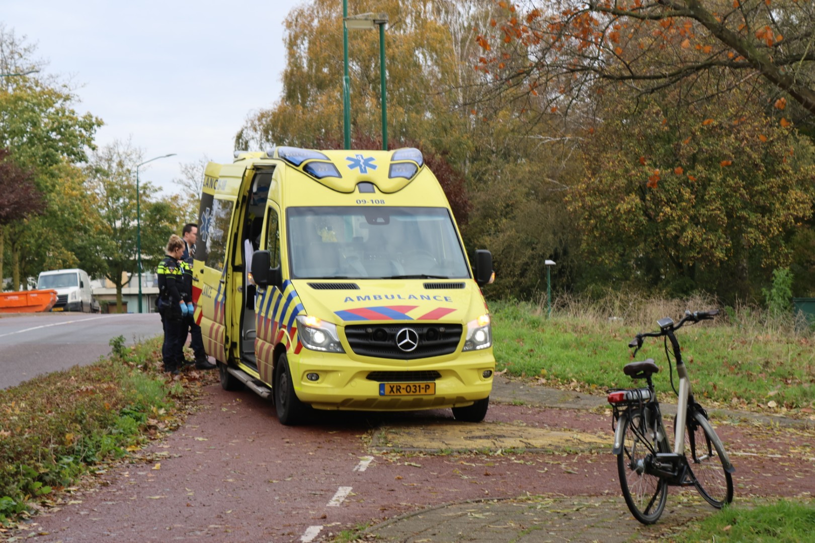 Fietsster vertoont verward gedrag na val en wordt met spoed afgevoerd