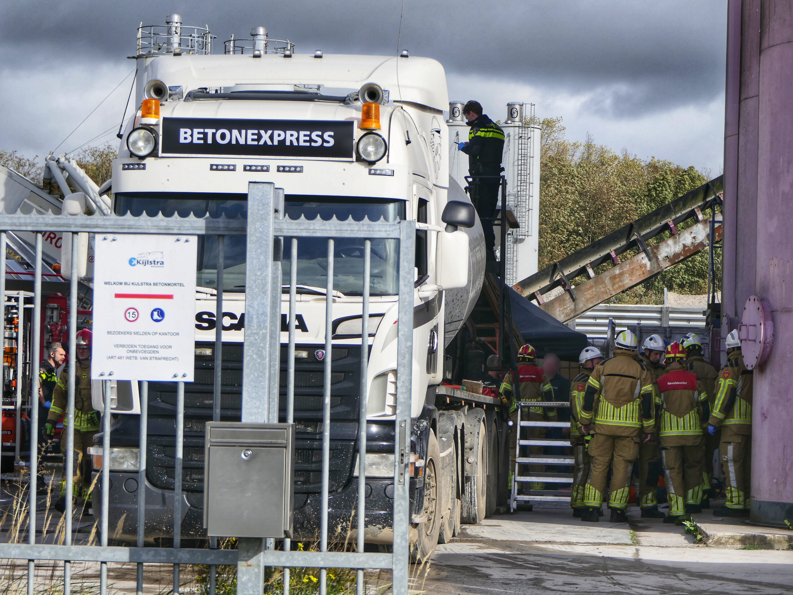 Persoon bekneld geraakt in betonmolen, Arbeidsinspectie onderzoekt incident