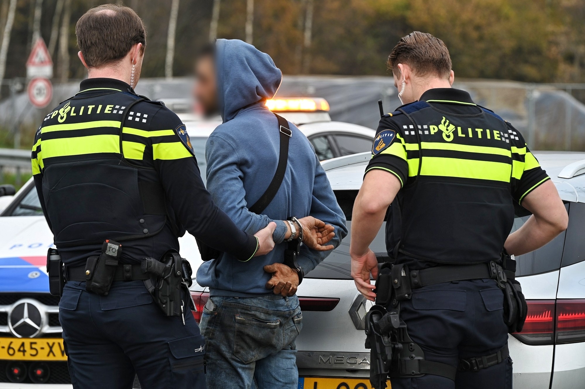 Achtervolging vanuit België eindigt in Brabant: verdachte springt rijdend uit auto