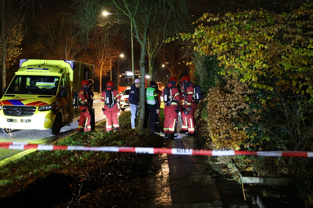 Explosie zorgt voor schade aan woning, omgeving afgezet