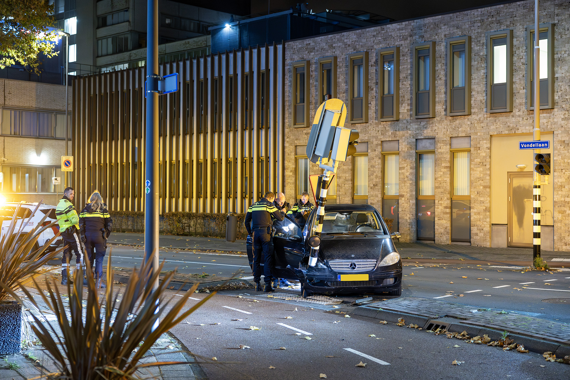Oudere man botst tegen verkeerslicht in Beverwijk - 112 Nederland