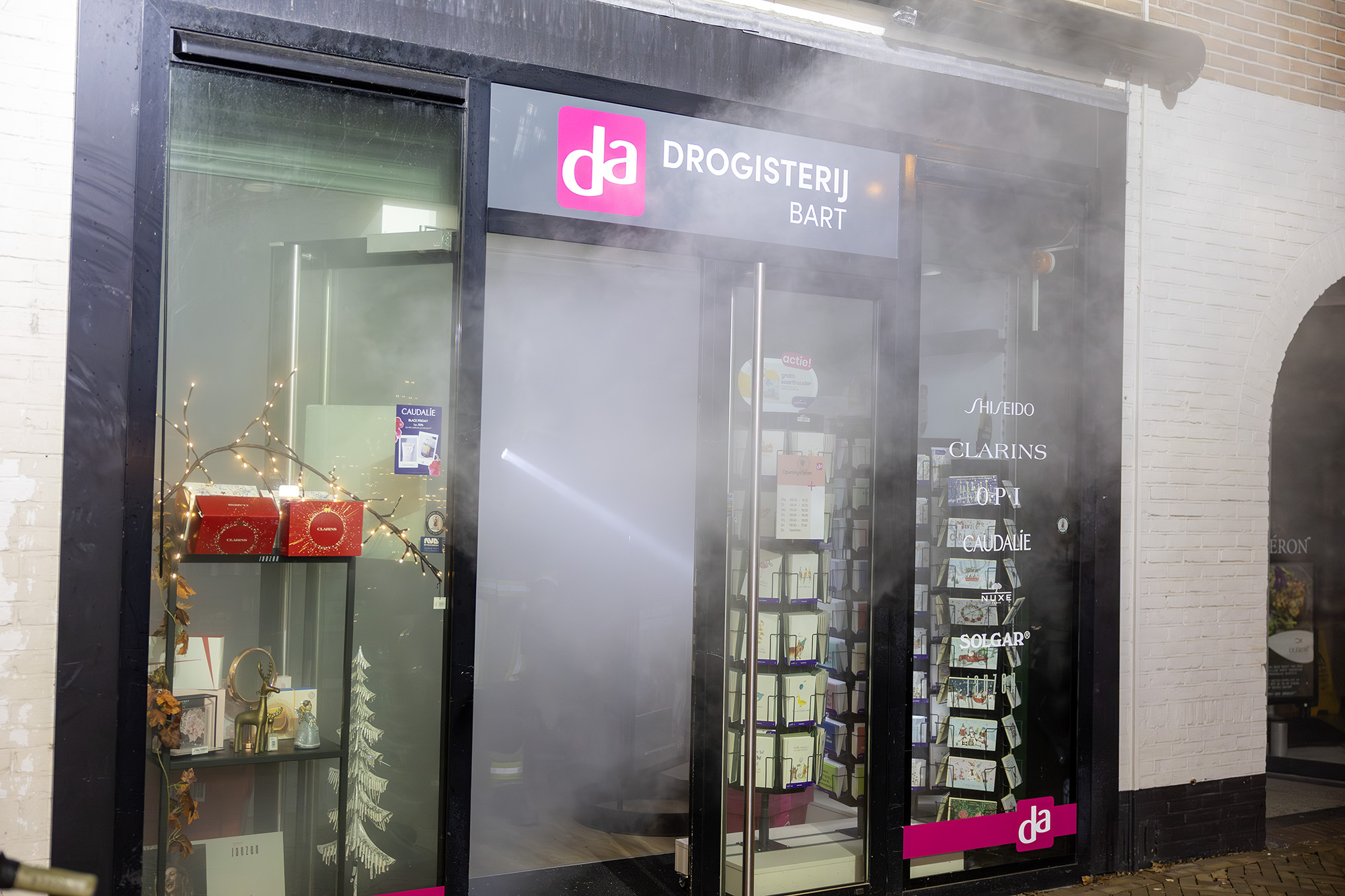Brandweer rukt uit voor winkelpand vol rook, blijkt rookmachine