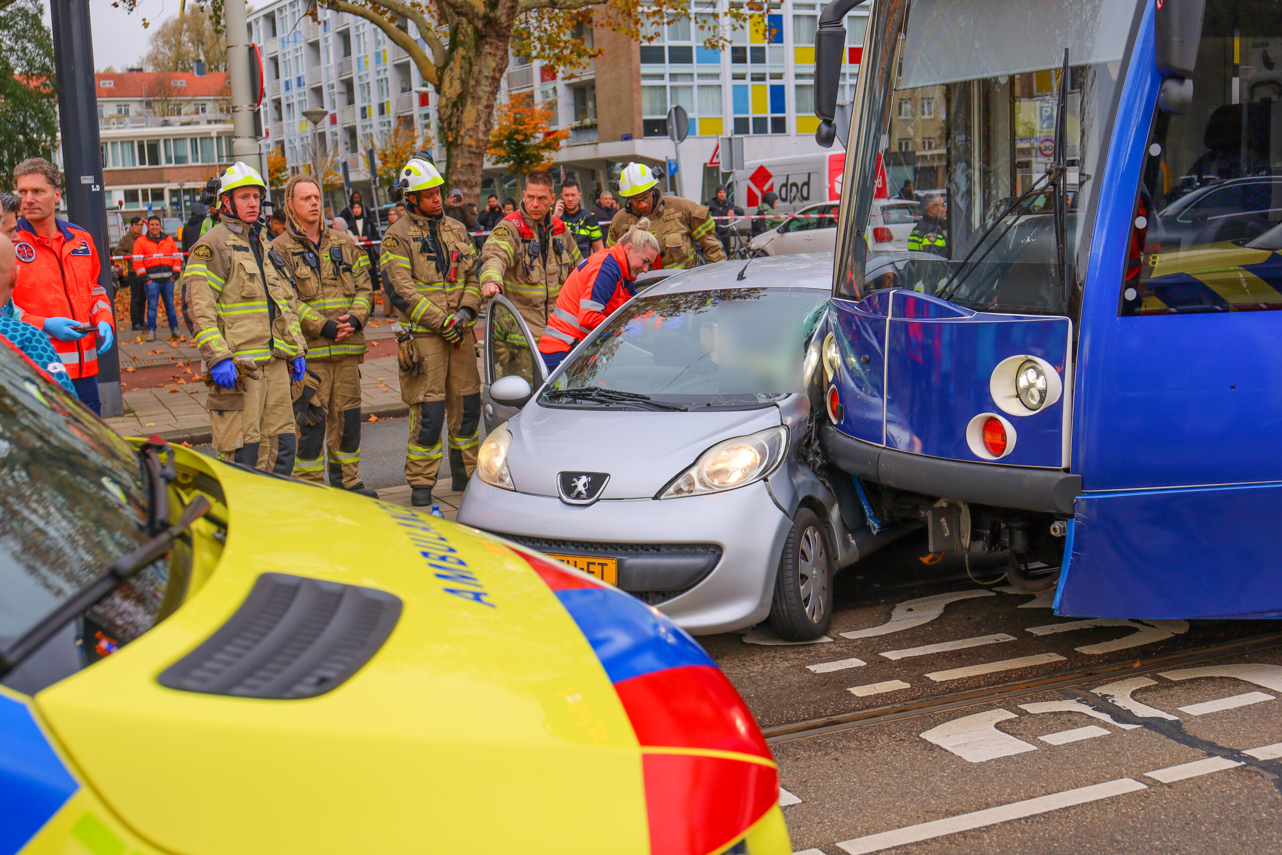AMSTERDAM – Maandagmiddag rond 12.15 uur heeft een verkeersongeval…