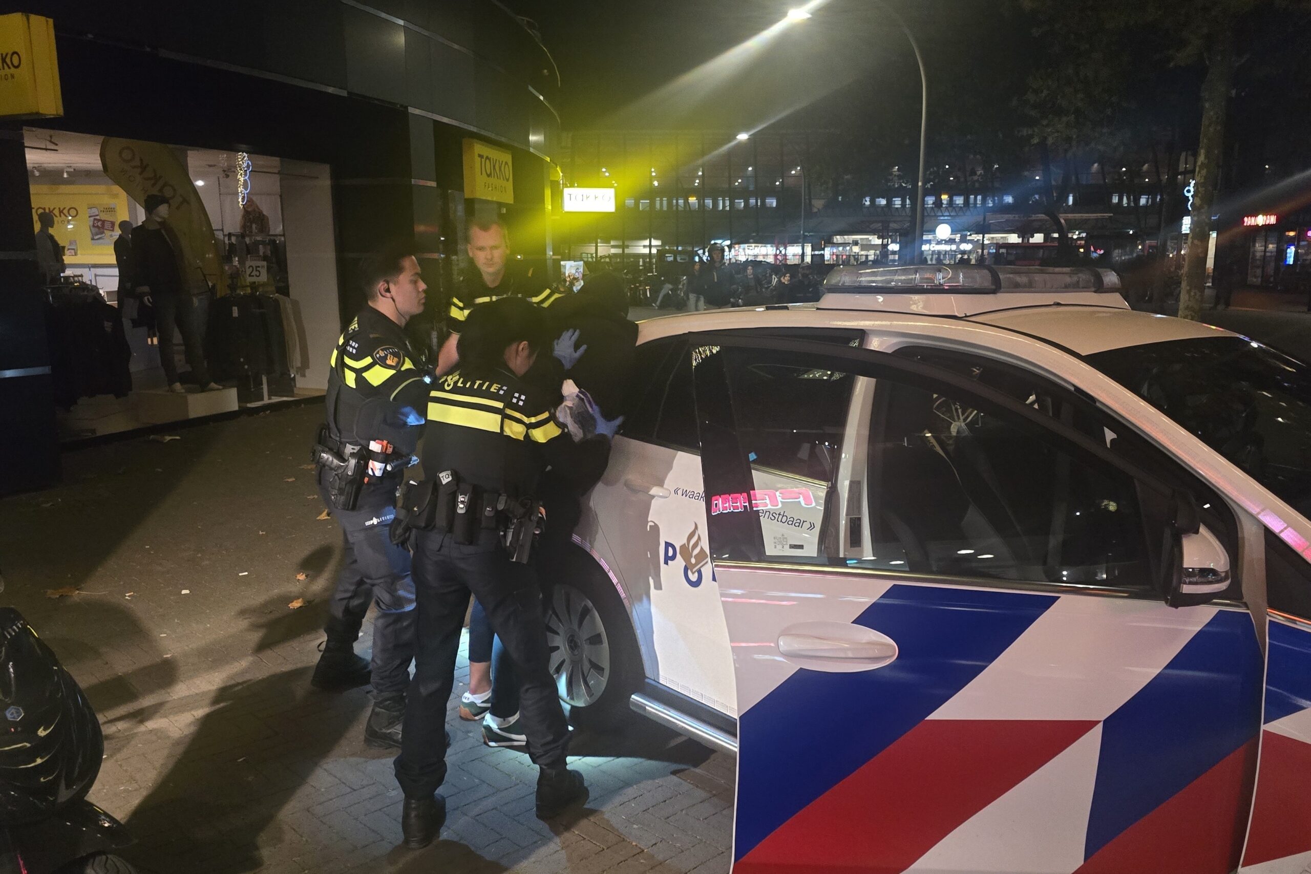 Gewonde bij steekincident op Stationsplein, verdachte snel aangehouden