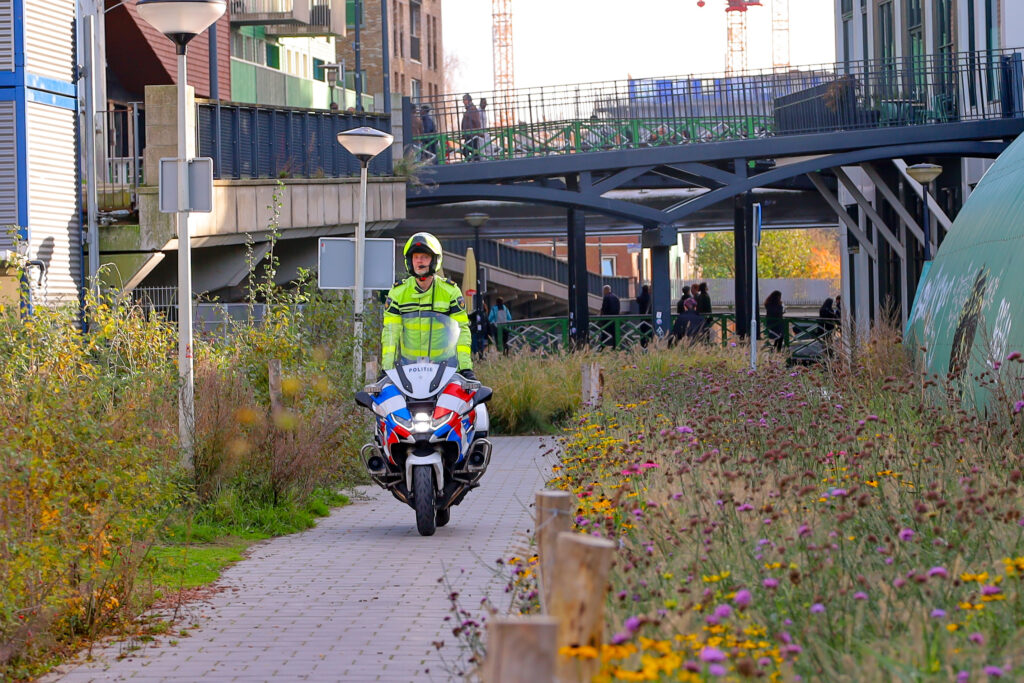 Omstanders zien levenloos lichaam drijven in water - 112 Nederland