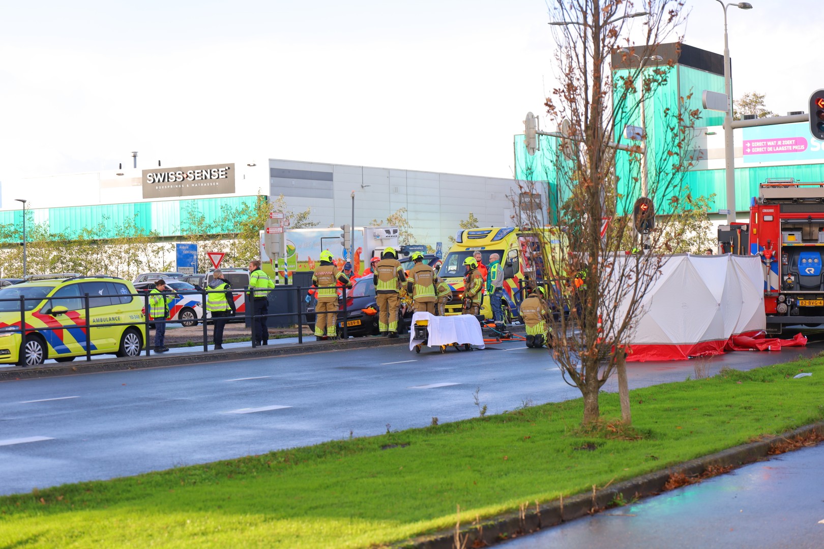 Bestuurder bekneld na ongeval Provincialeweg in Hoorn - 112 Nederland