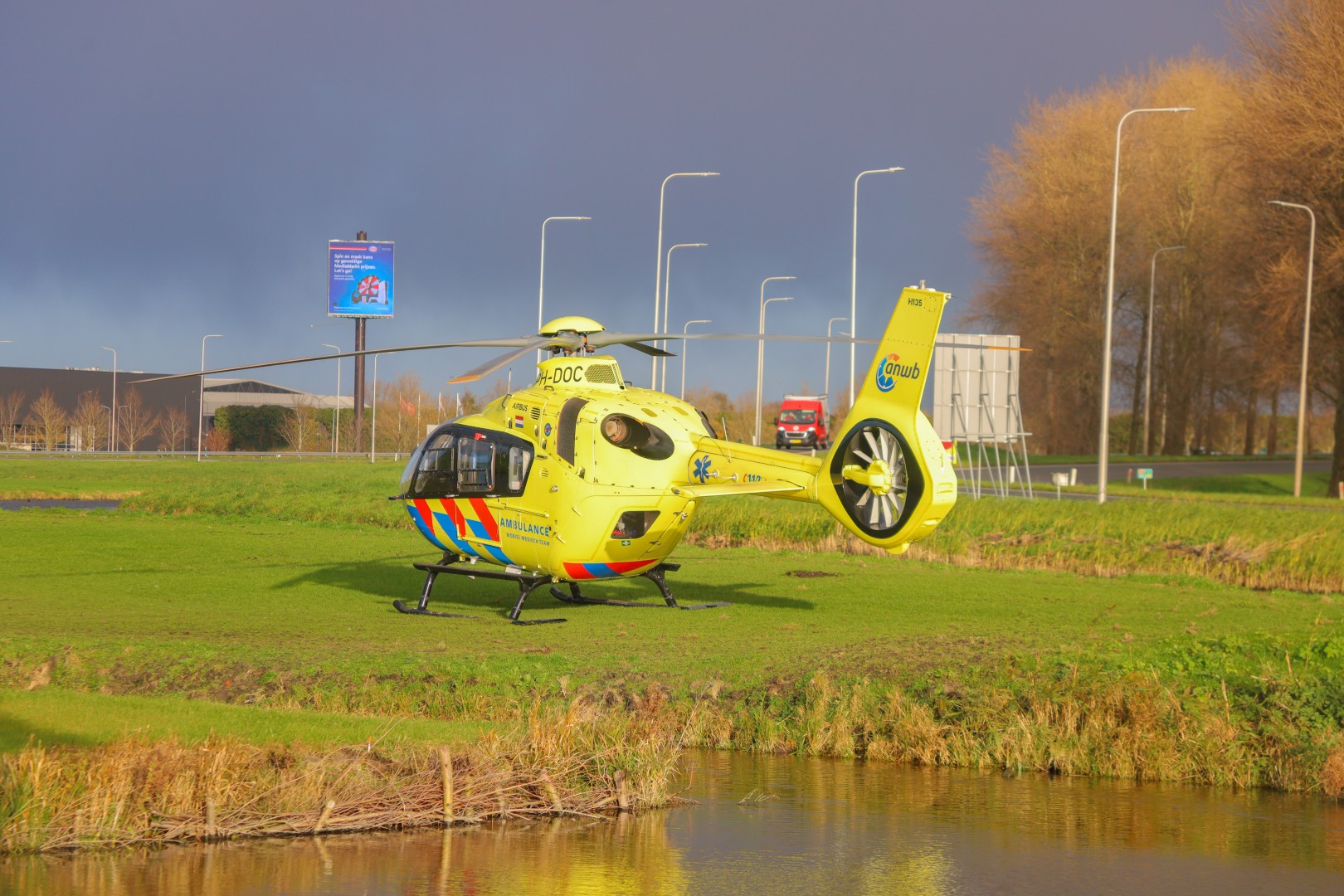Bestuurder bekneld na ongeval Provincialeweg in Hoorn - 112 Nederland