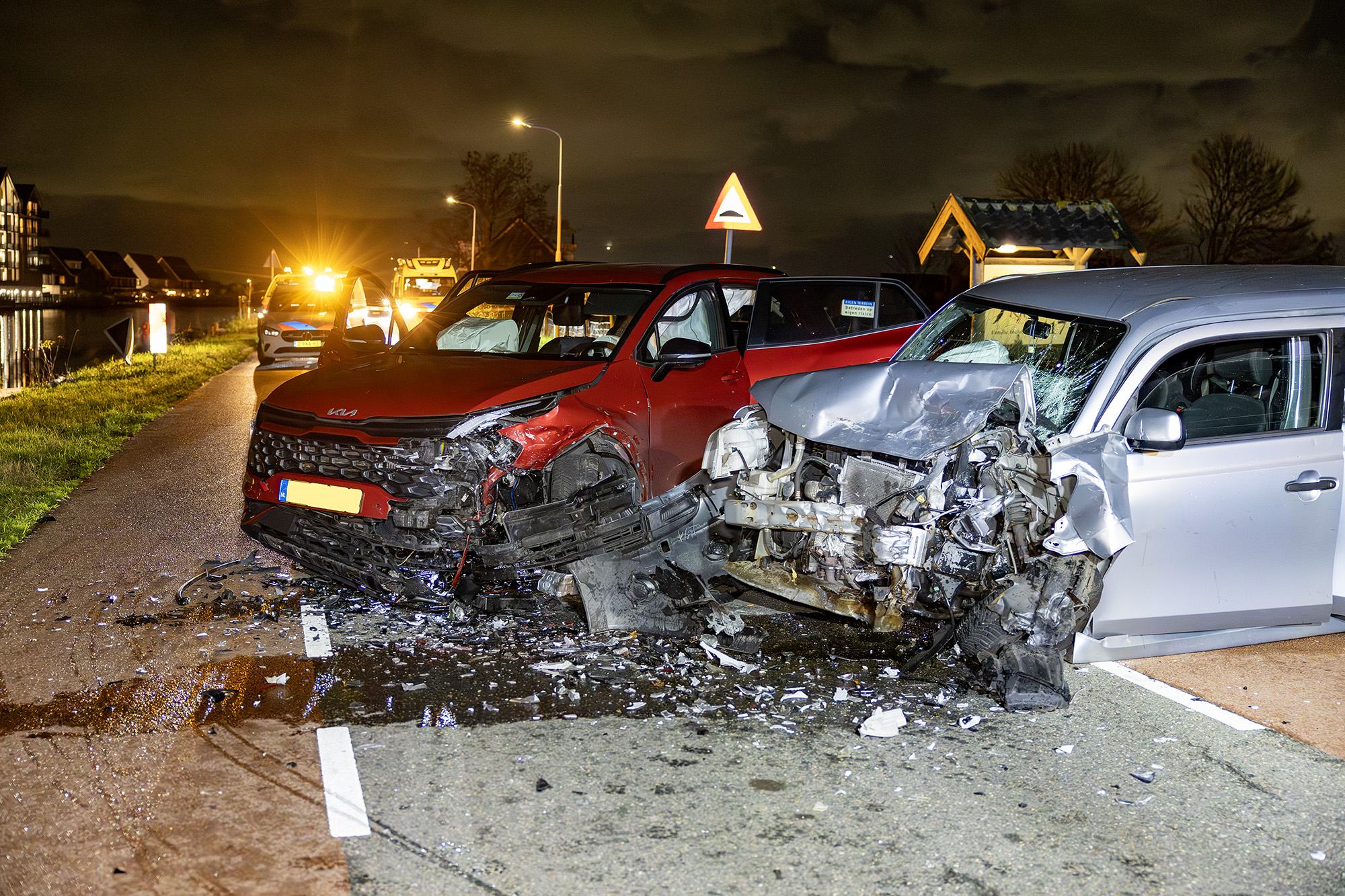 Meerdere gewonden bij ernstige aanrijding tussen twee auto’s