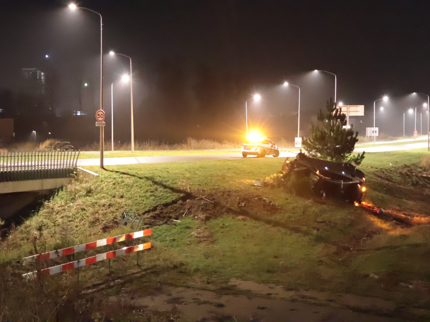 Bestuurder overlijdt na ongeval Poortdreef in Almere - 112 Nederland