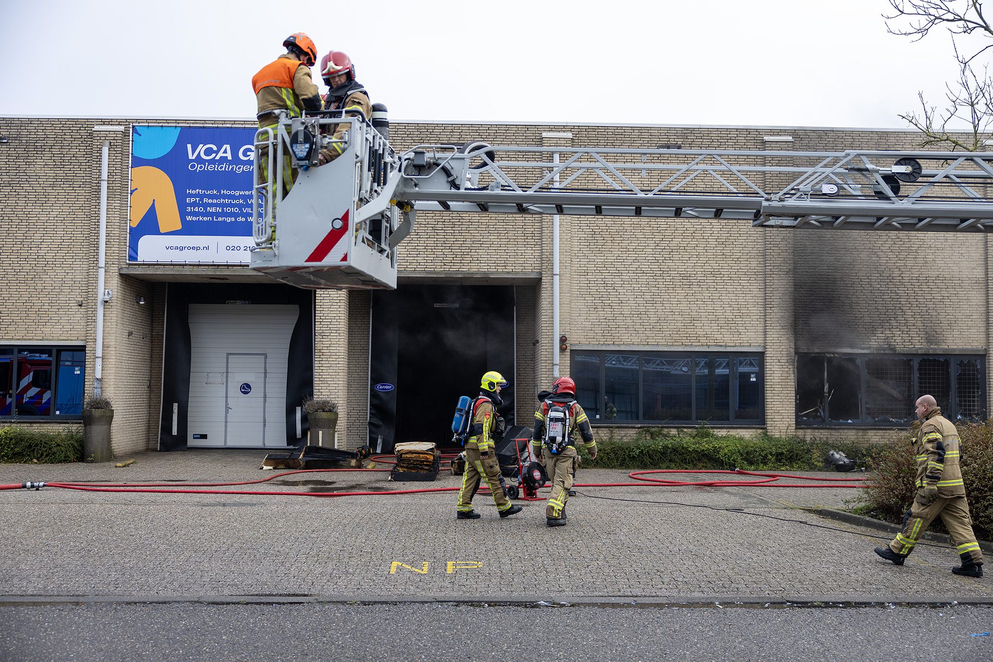 Grote brand in bedrijfspand Schipholweg Badhoevedorp - 112 Nederland