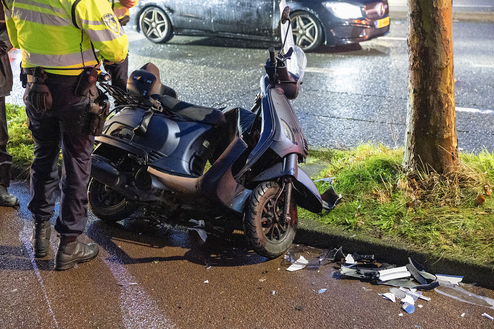 Scooterrijders gewond bij frontale botsing