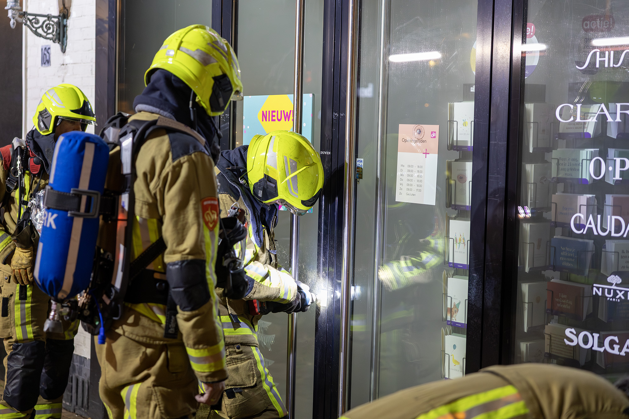 Brandweer lang bezig met winkel vol met rook Zandvoortselaan Heemstede - 112 Nederland