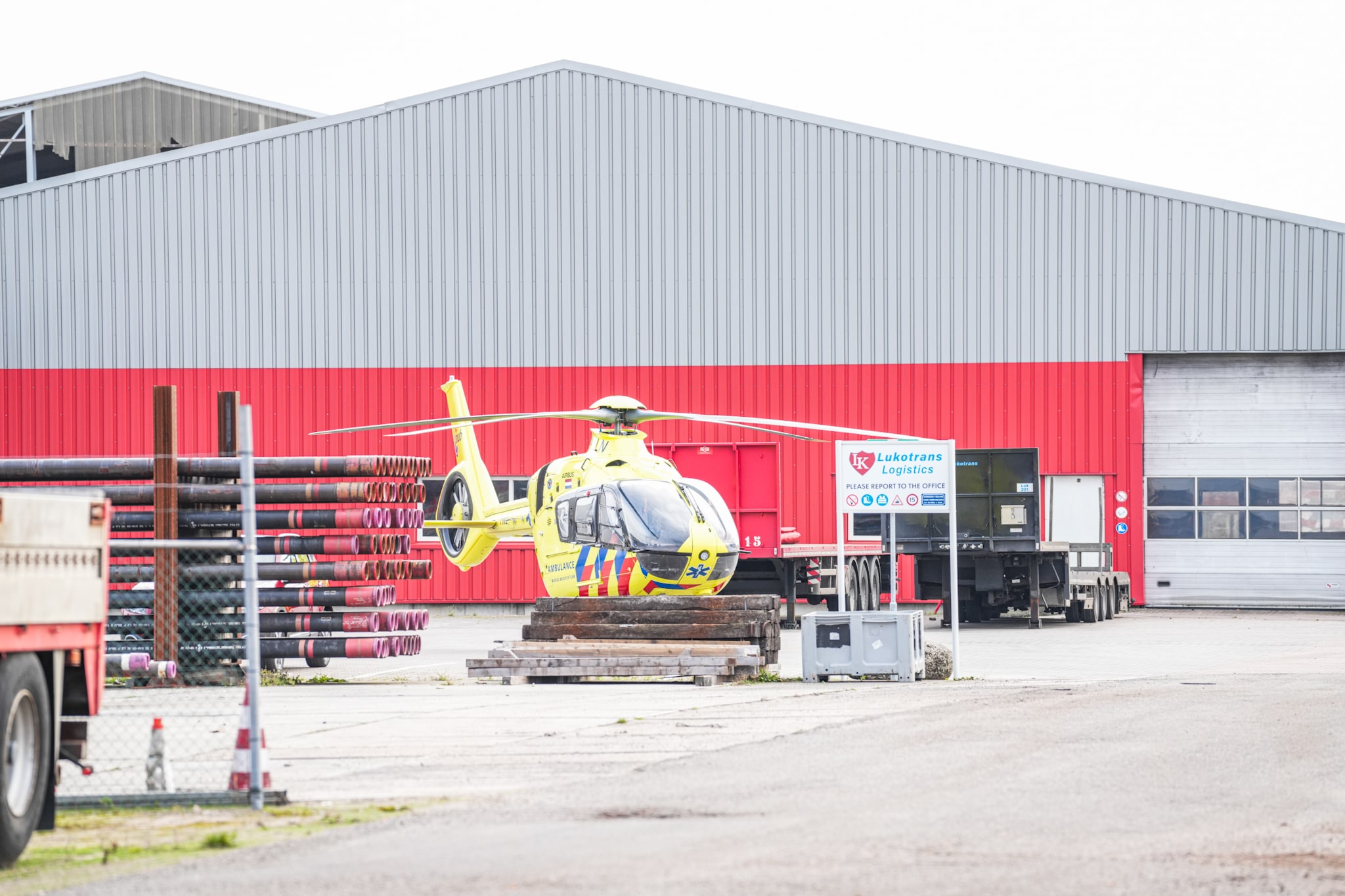 Werknemer overleden nadat zware metalen pijp op hem valt