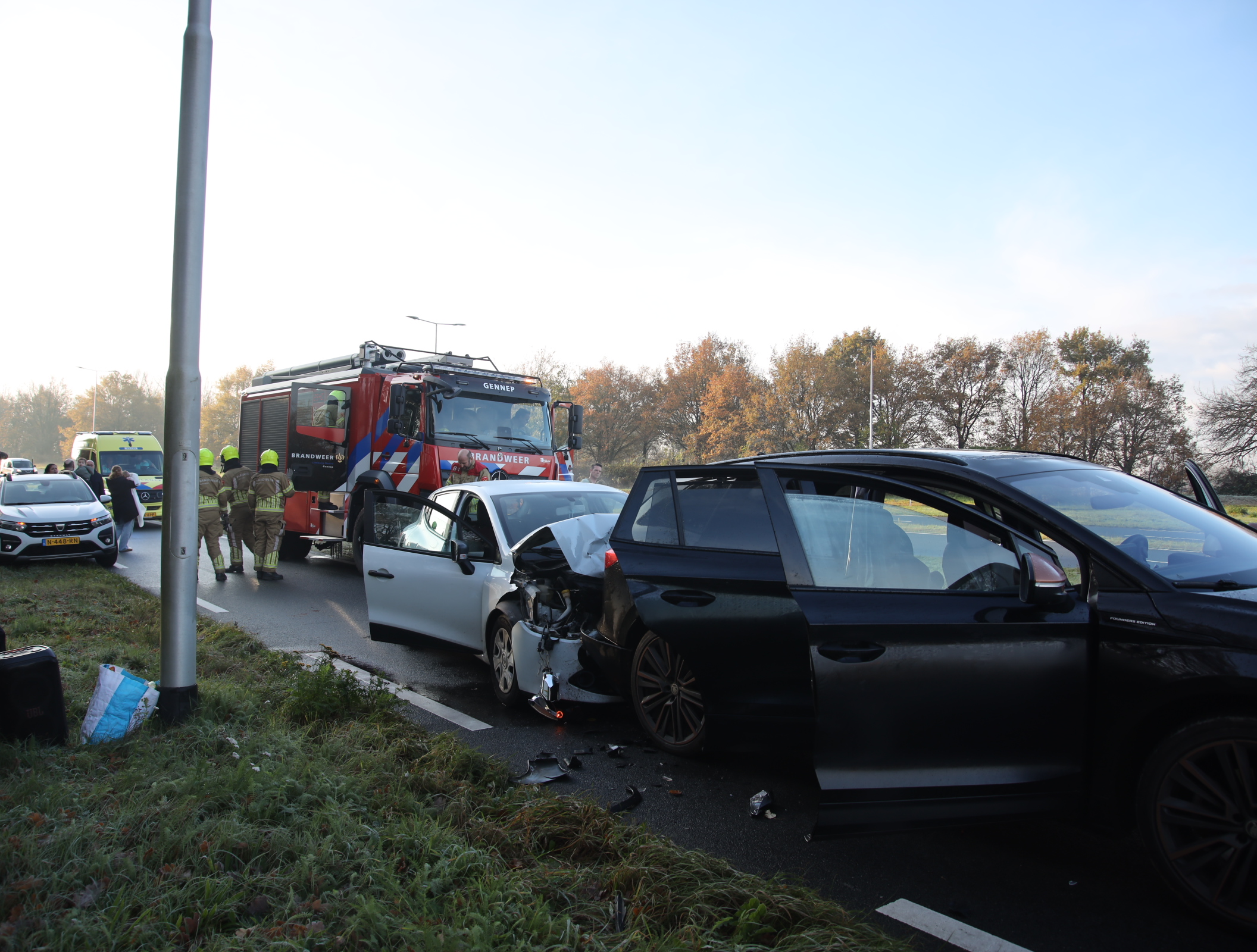 Automobilisten knallen op elkaar na ruzie tijdens het rijden