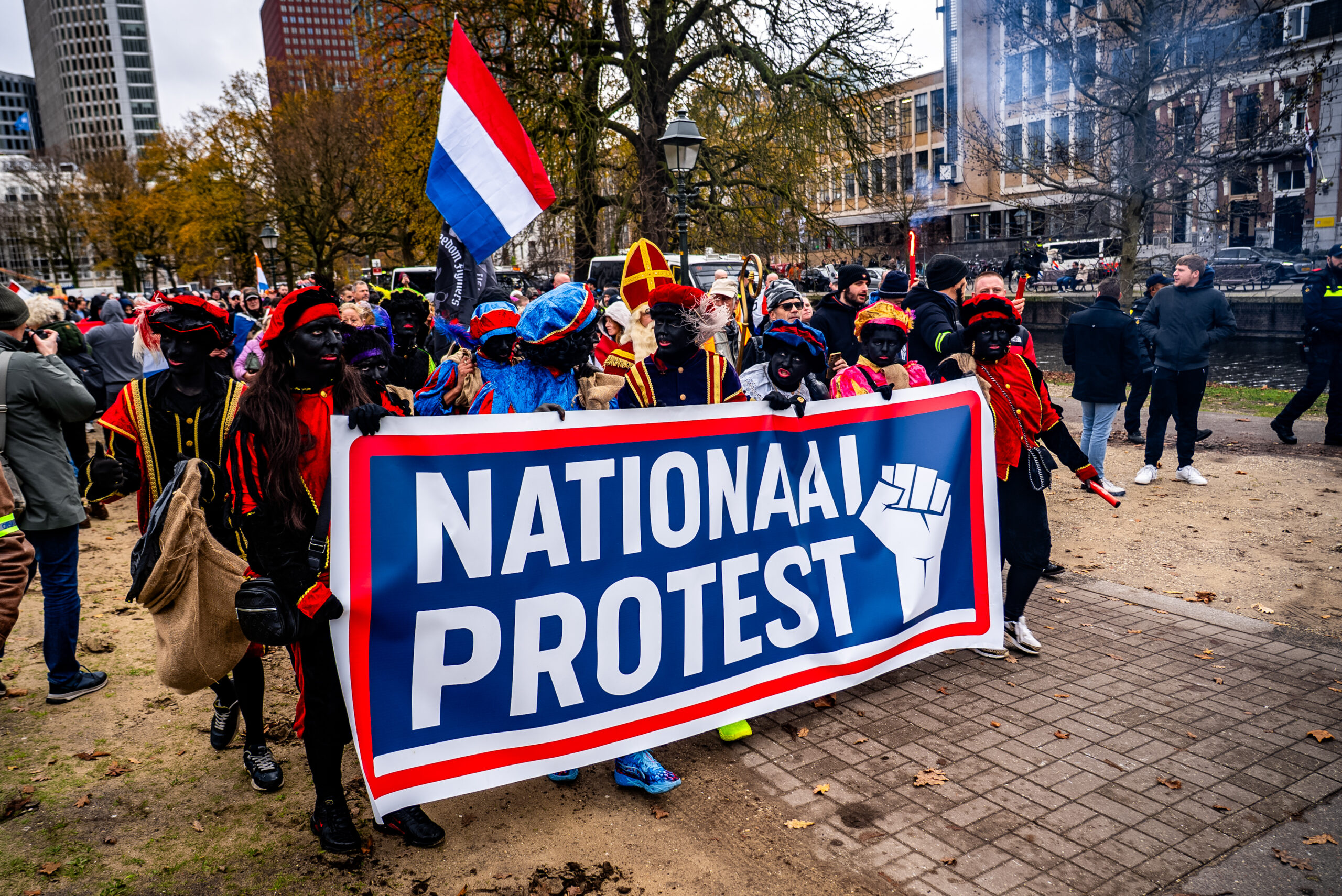 FOTO en VIDEO: Meerdere demonstranten aangehouden bij Mars voor Veilig Nederland