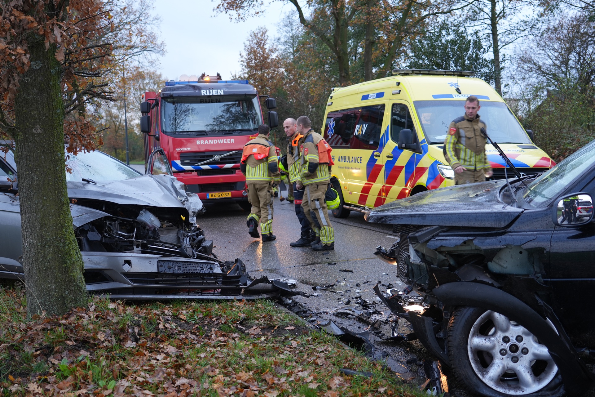 Twee vrouwen gewond bij frontale botsing