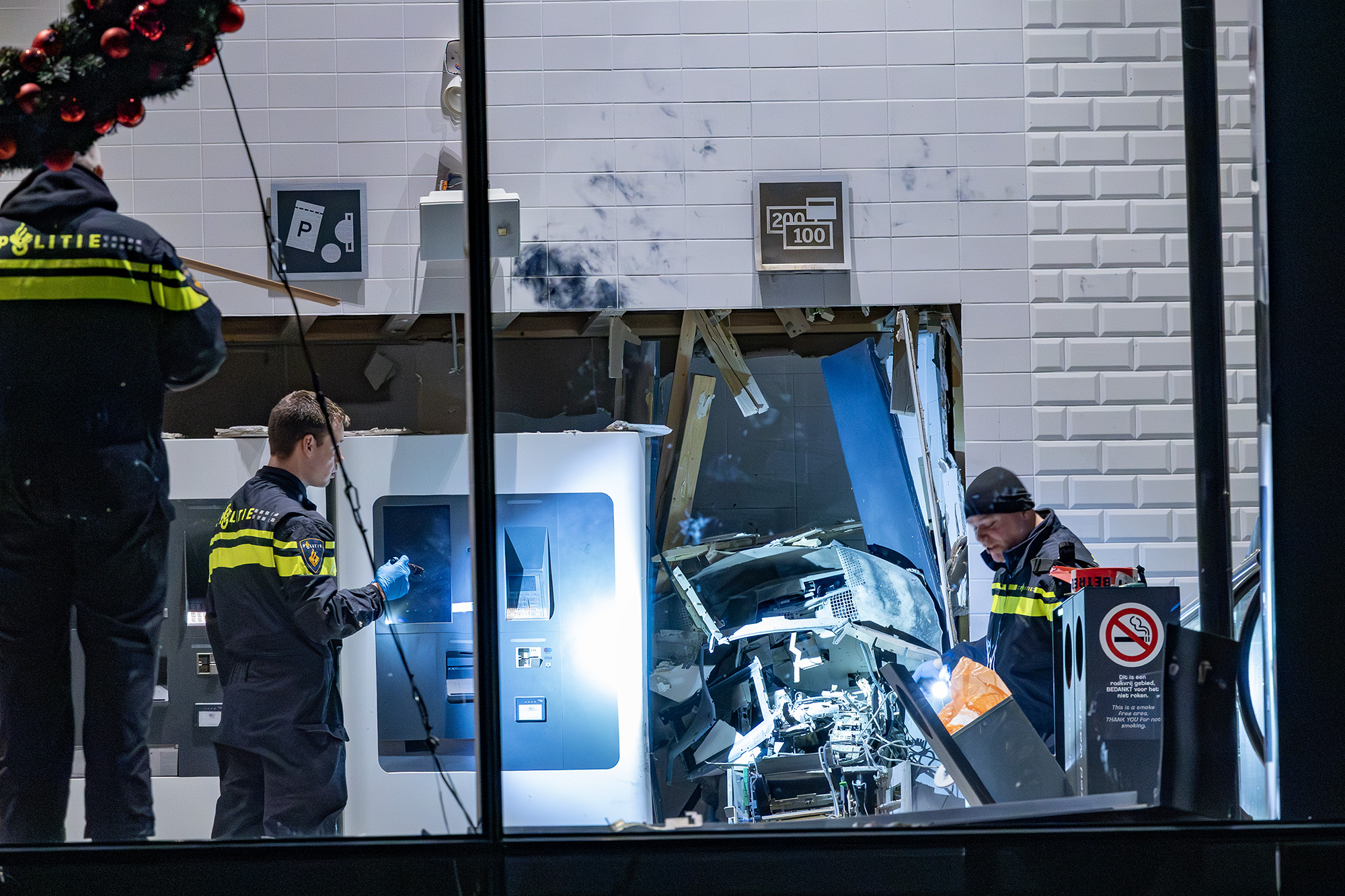 Ravage door plofkraak op geldautomaat