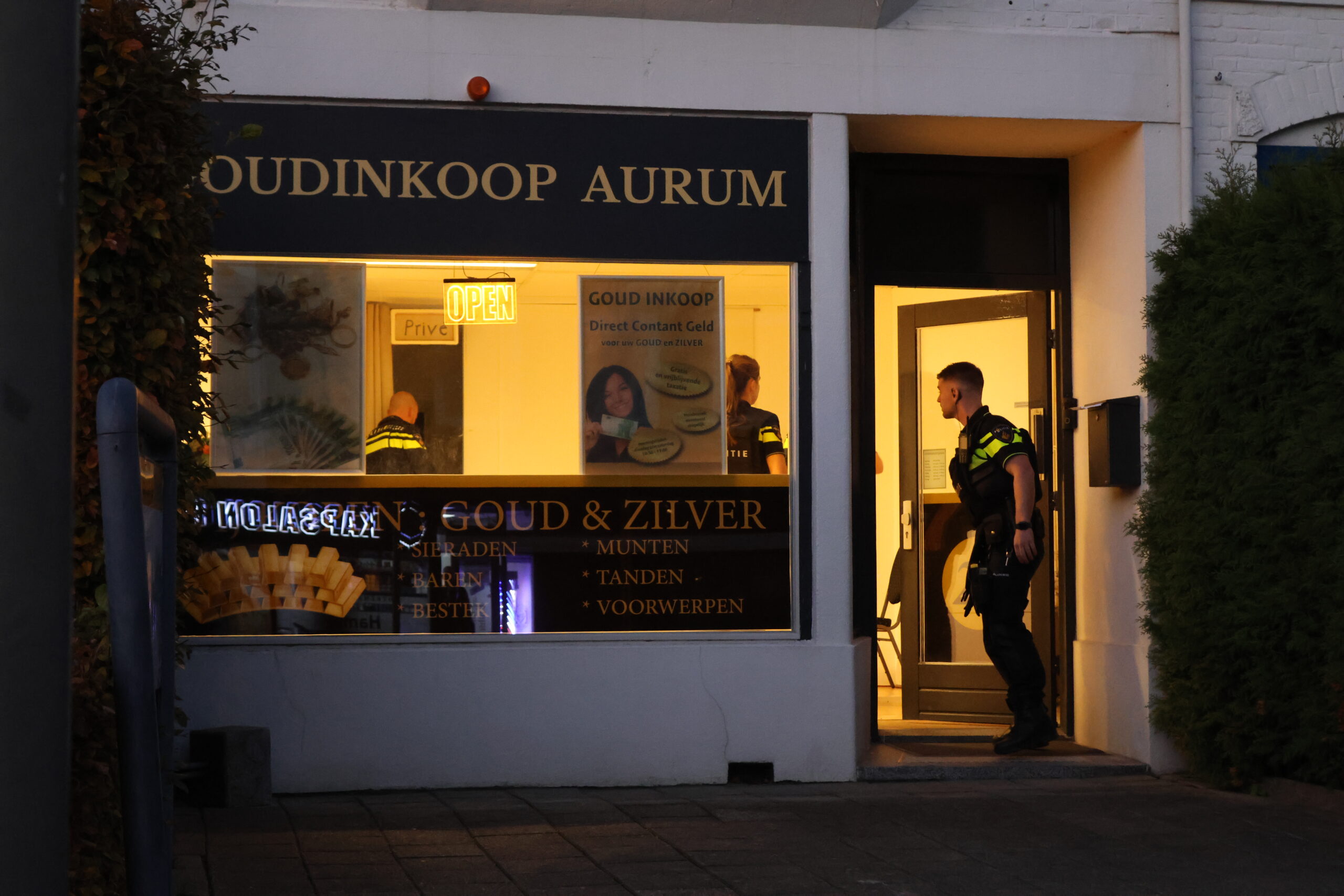 Overval op goudwisselkantoor, politie zoekt man en vrouw