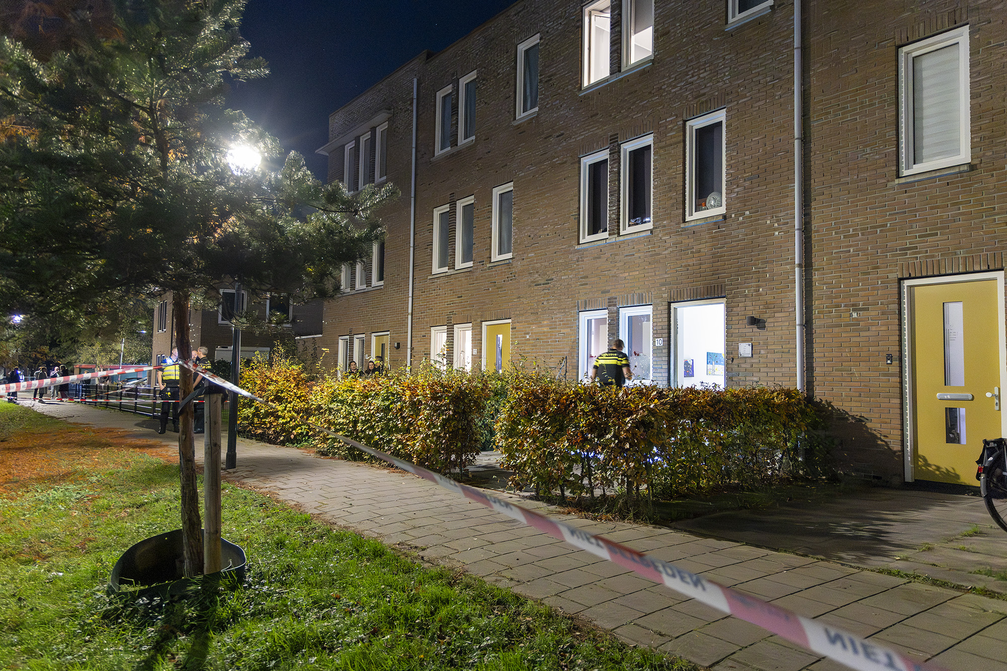 Explosie bij voordeur aan Archimedeskade in Haarlem - 112 Nederland