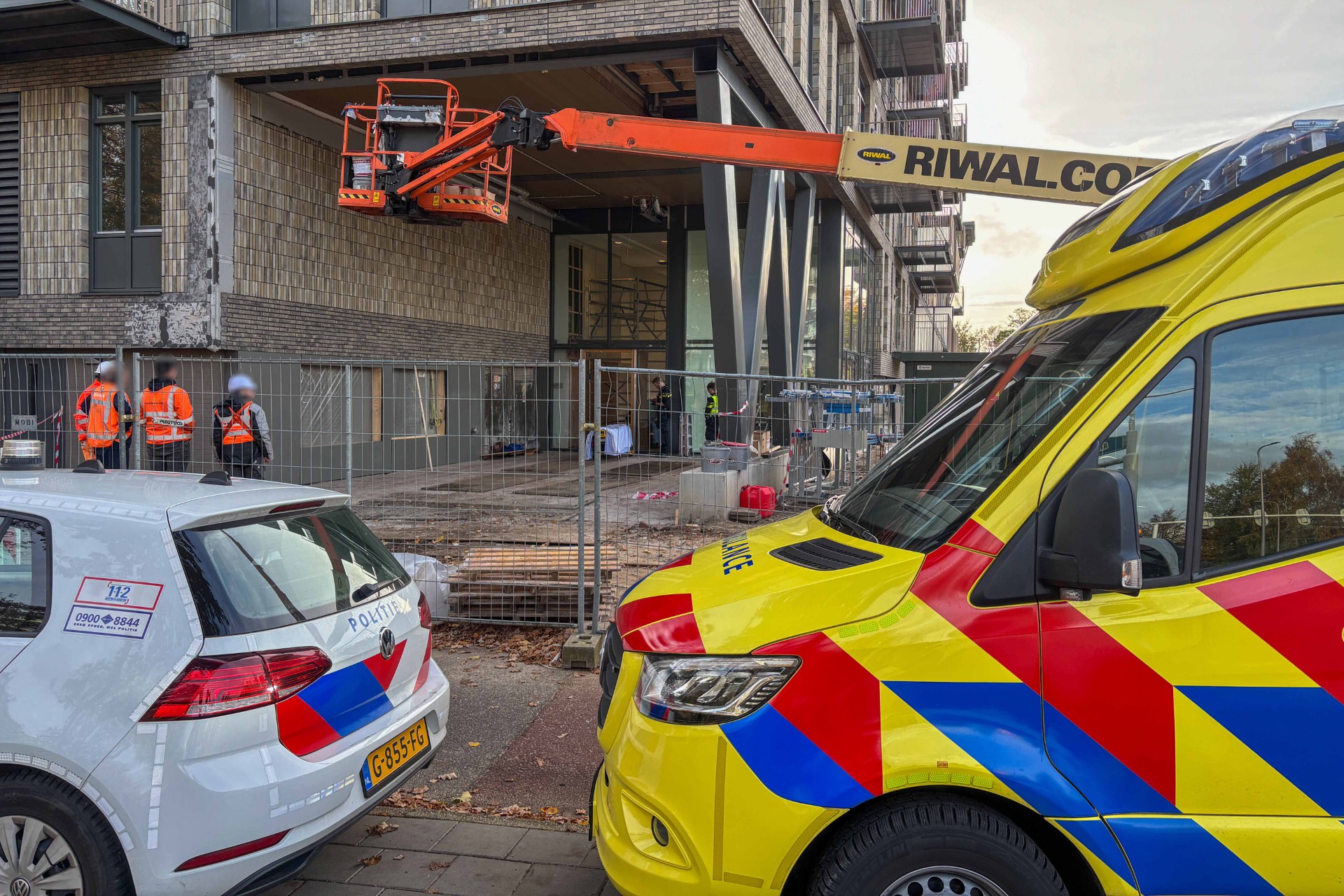 Slachtoffer met spoed naar ziekenhuis na incident op bouwplaats
