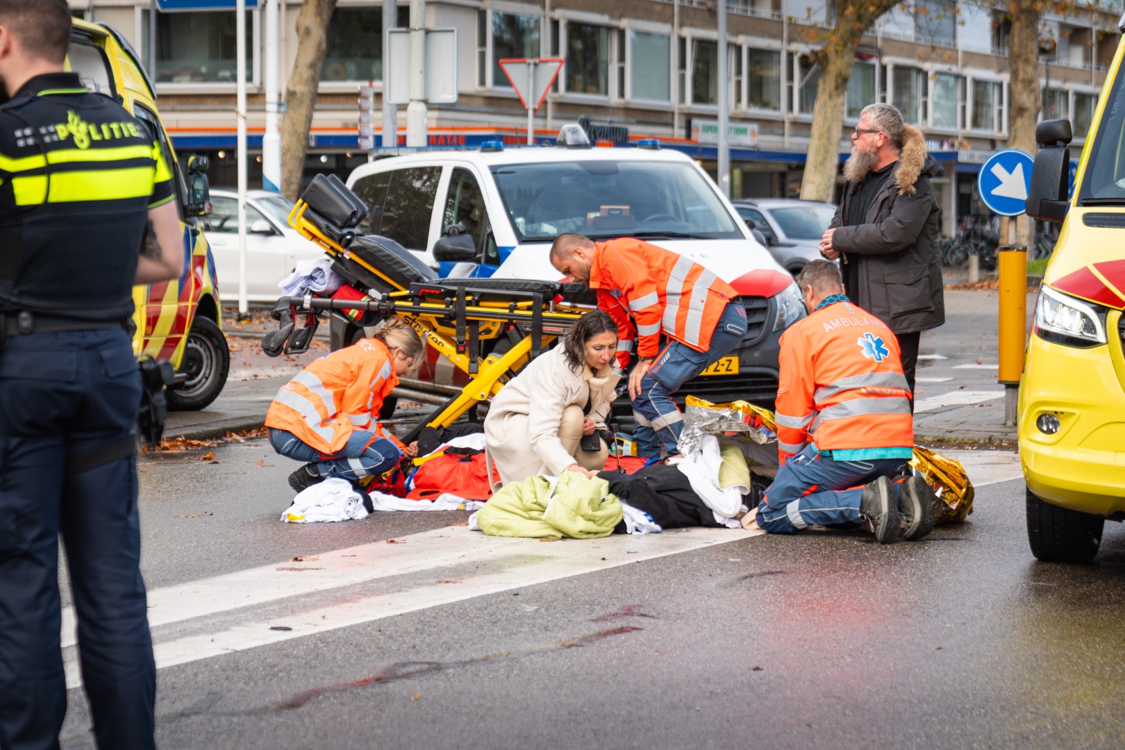 Twee jonge meisjes op fatbike geschept door auto