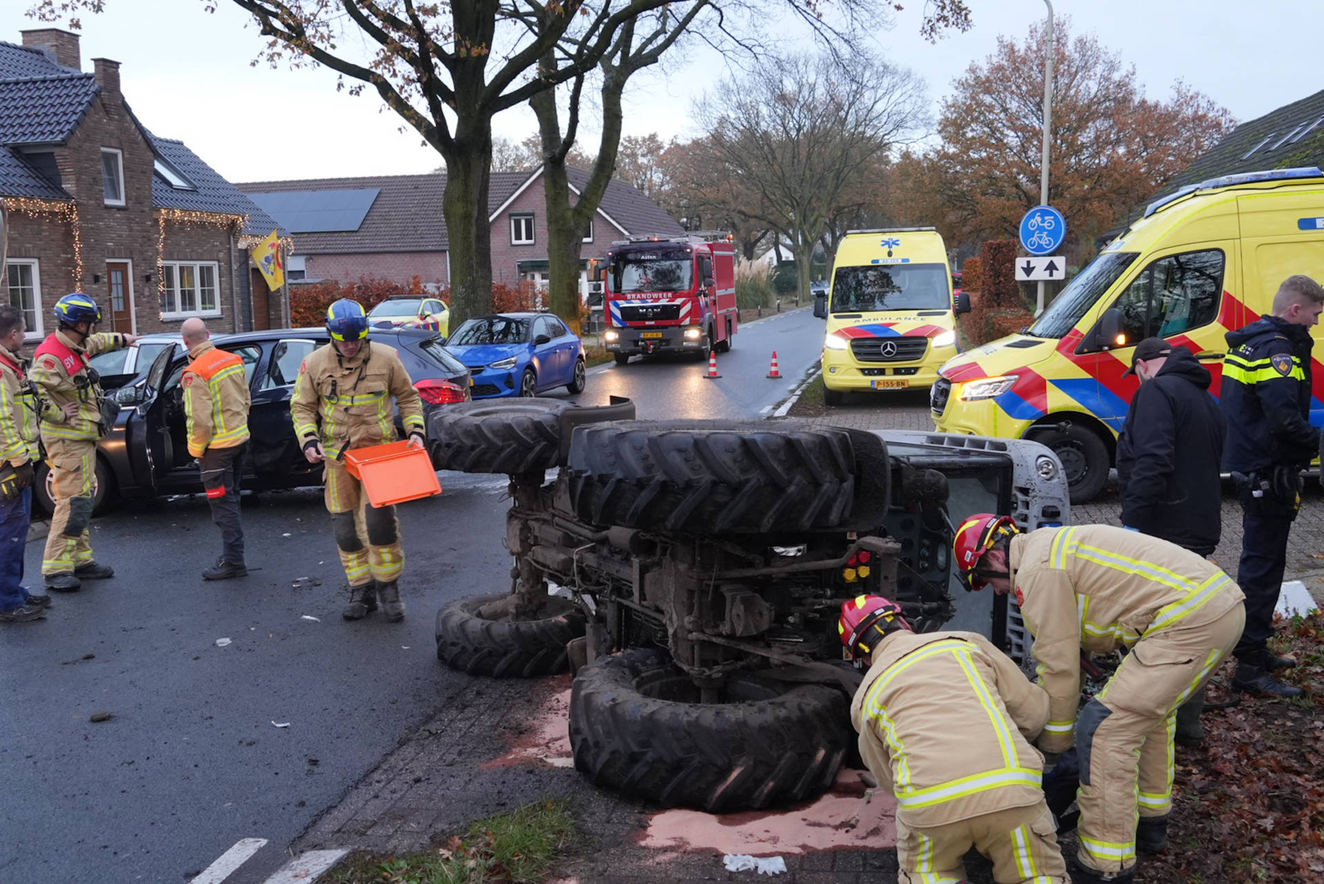VIDEO | Zwaargewonde nadat auto en tractor botsen