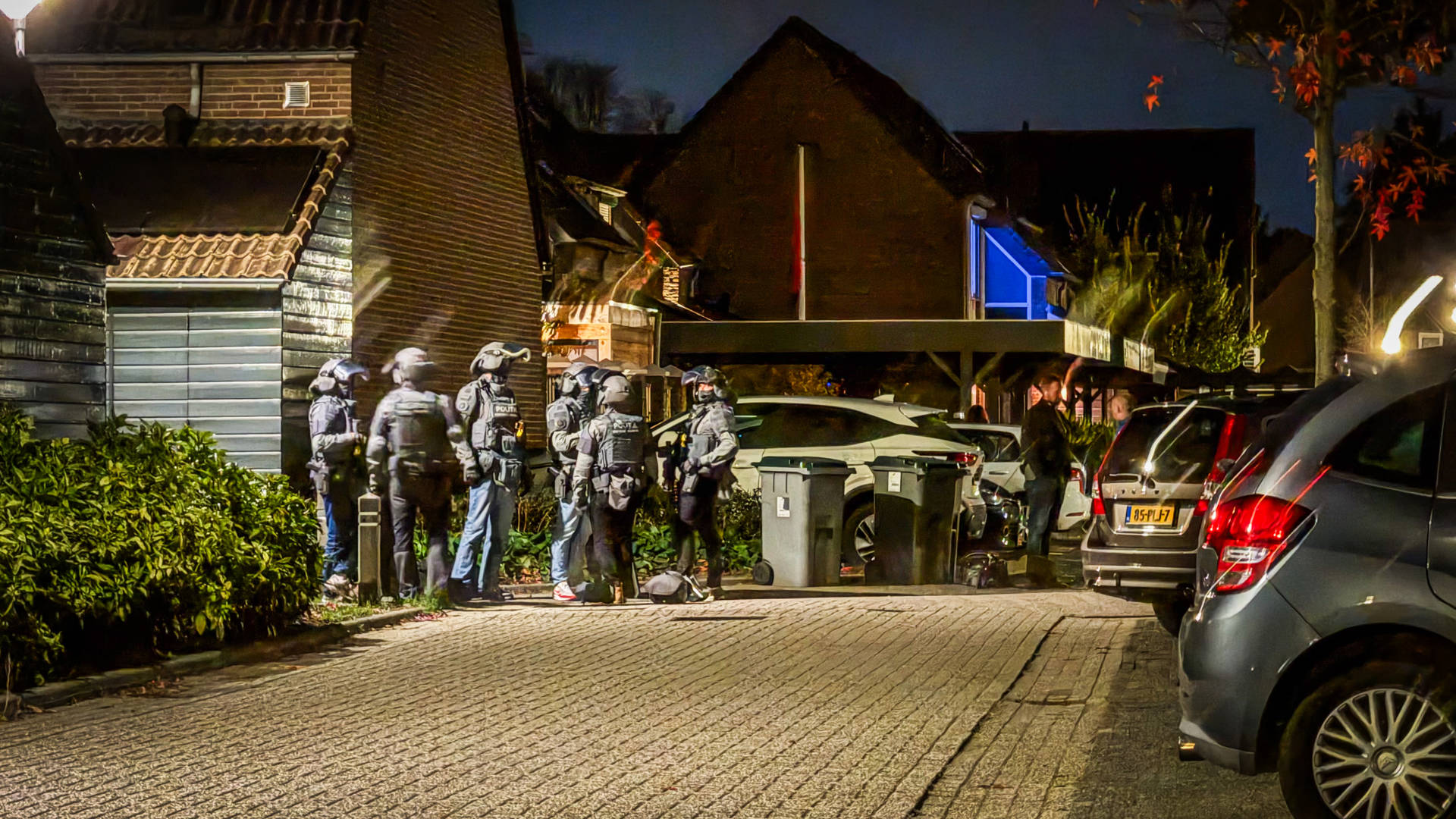 Woonwijk afgezet door politieactie, persoon aangehouden