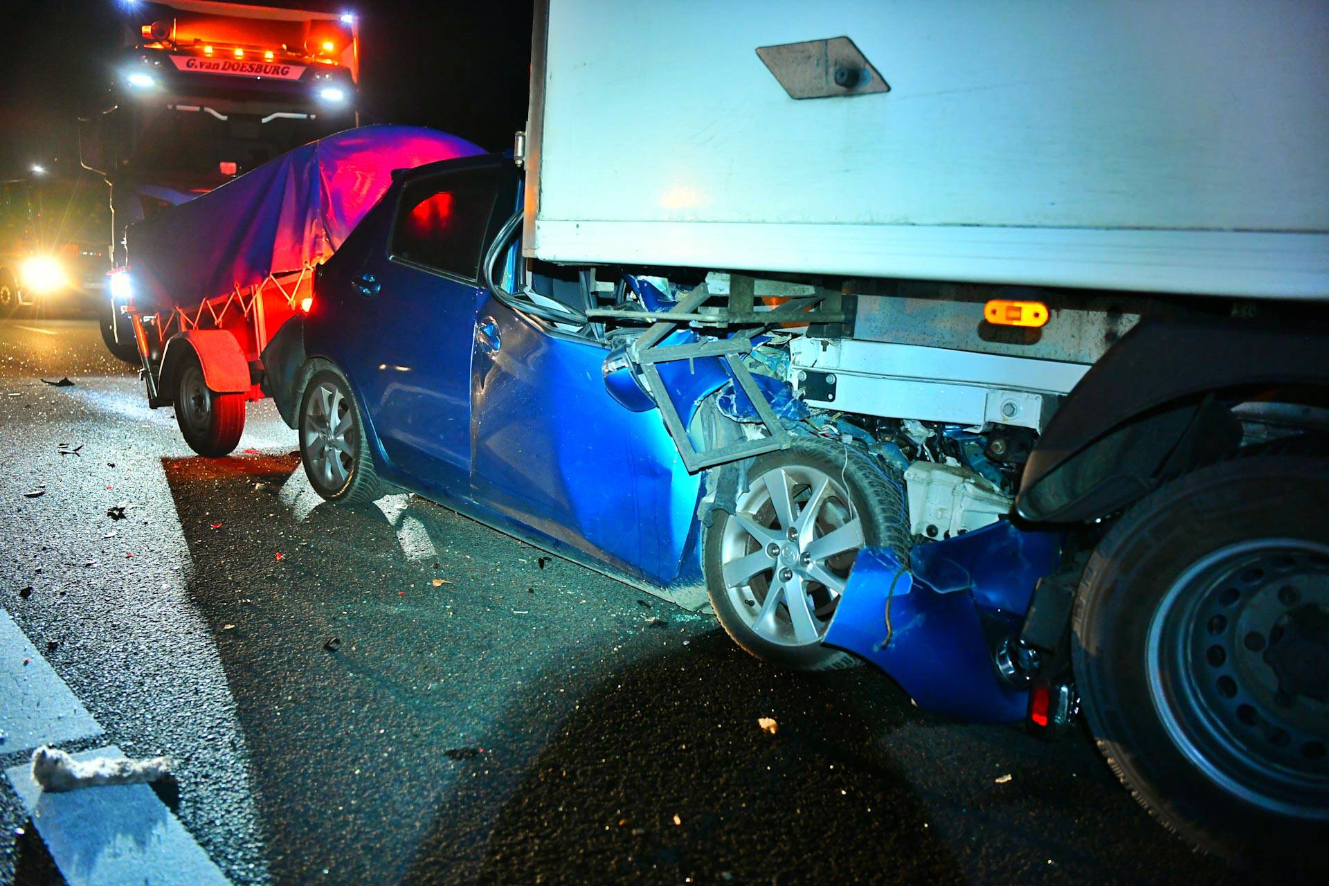 Ongeval op snelweg: automobilist botst achterop bakwagen