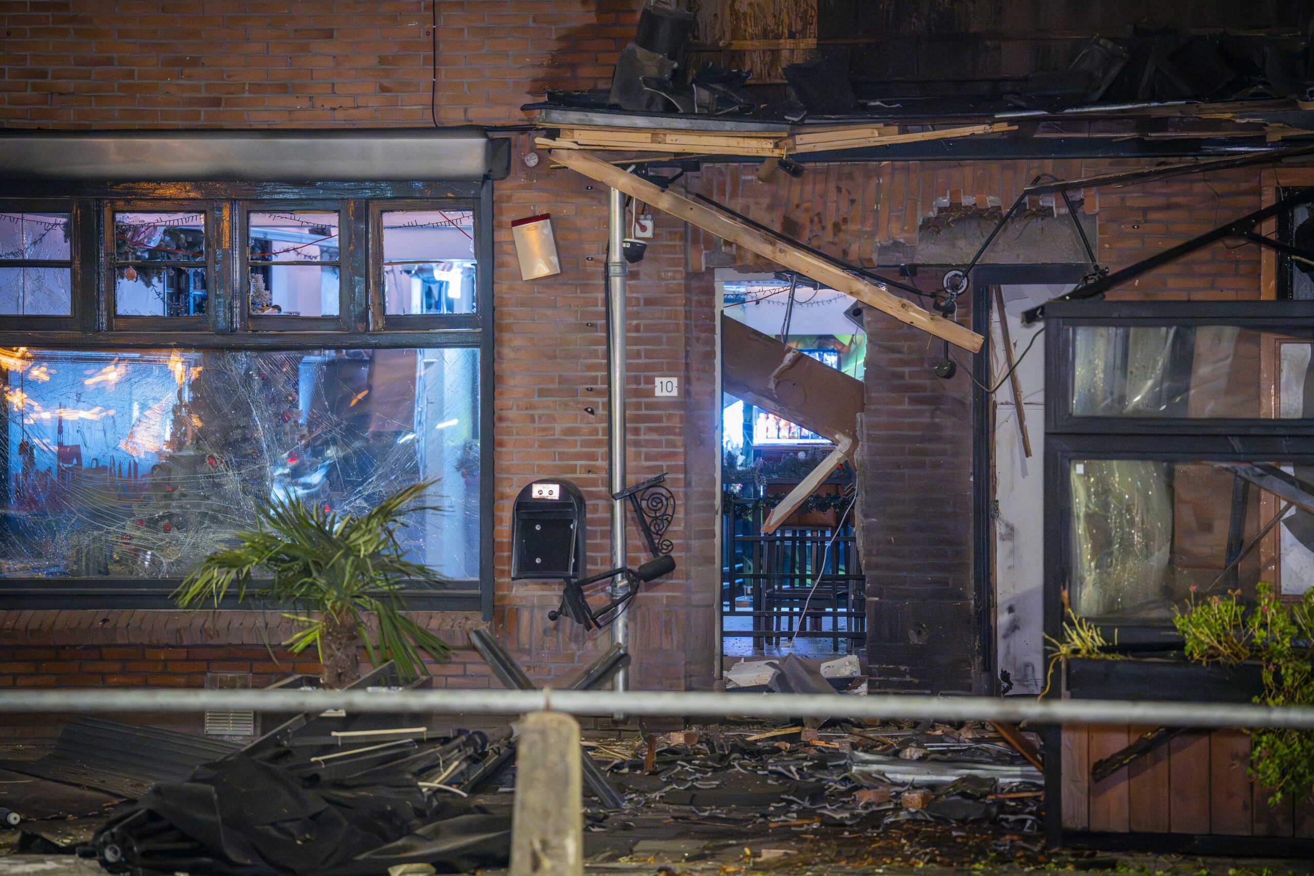 Enorme ravage na explosie bij coffeeshop